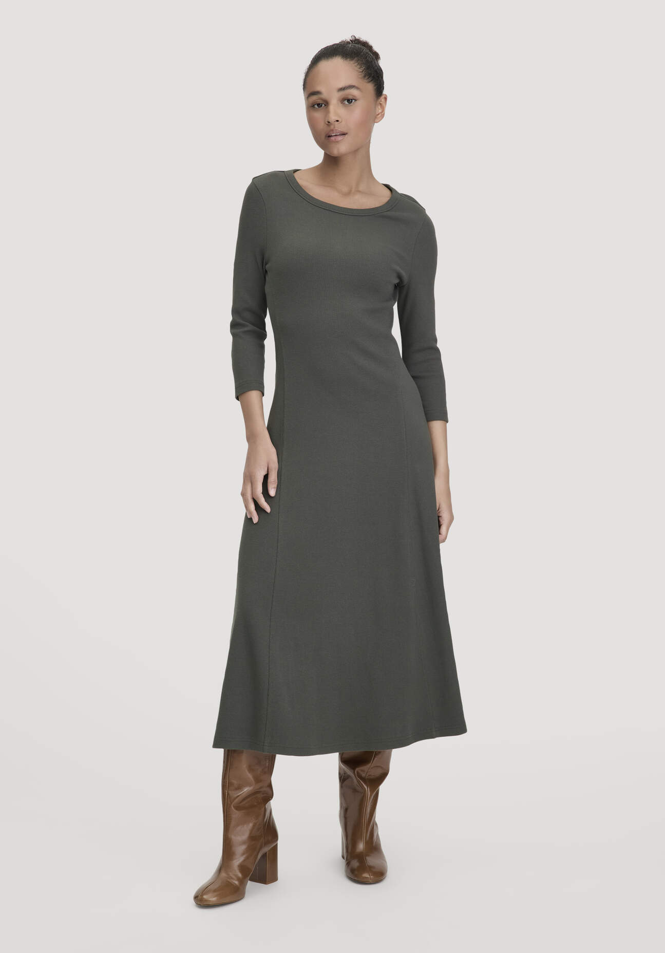 hessnatur Damen Rib Kleid Midi Slim aus Bio-Baumwolle - grün Größe 40