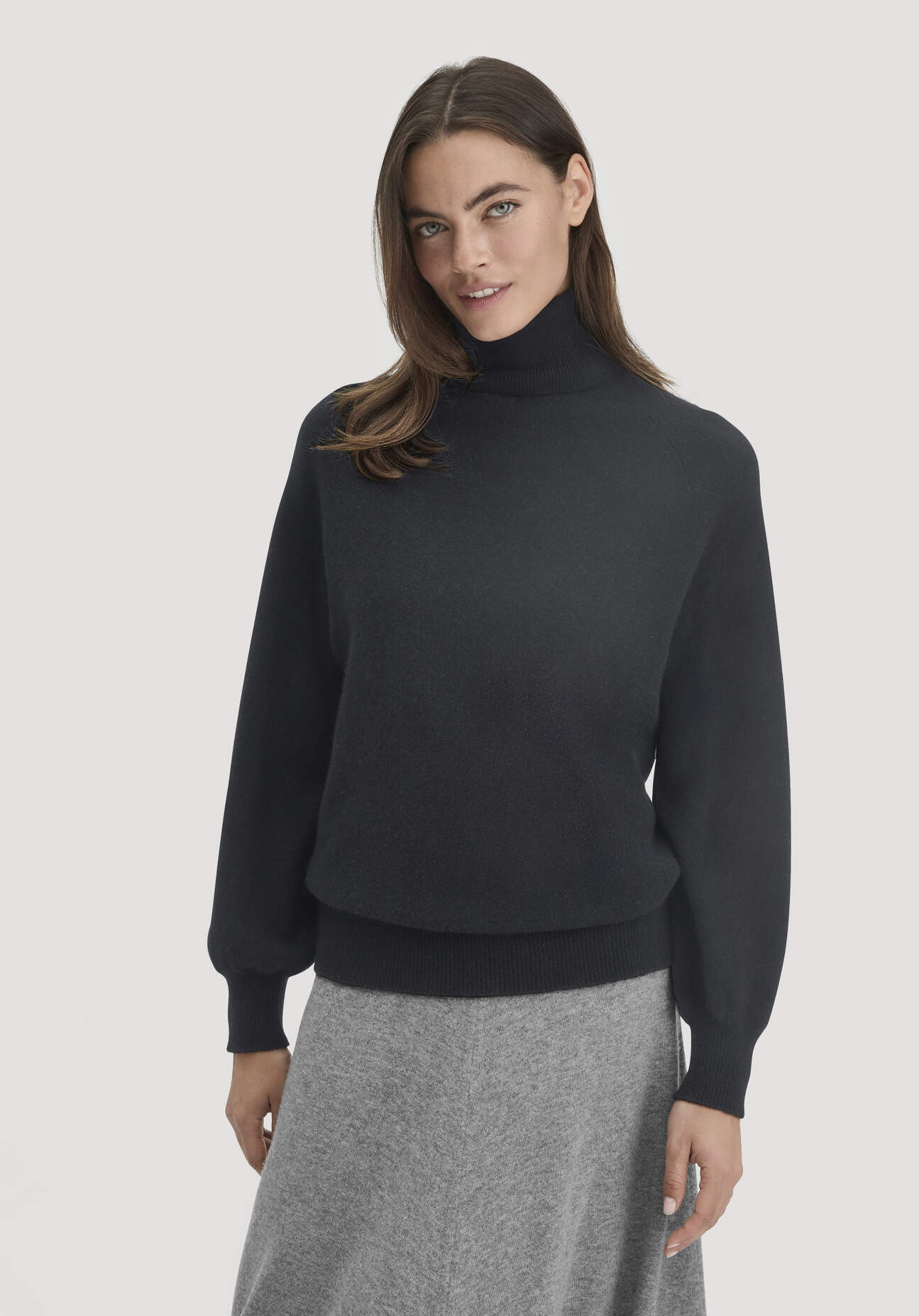 hessnatur Damen Strick Rollkragen Pullover Relaxed BETTER RECYCLING aus Kaschmir - schwarz Größe XL