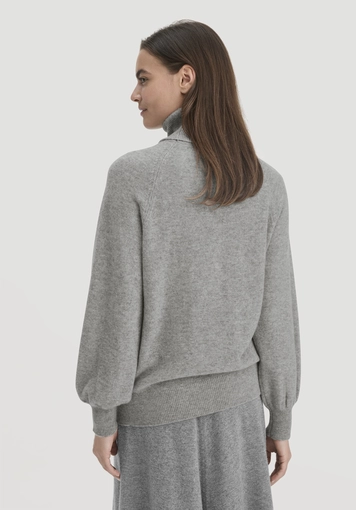 Relaxed BETTER RECYCLING turtleneck sweater made from pure cashmere - 2
