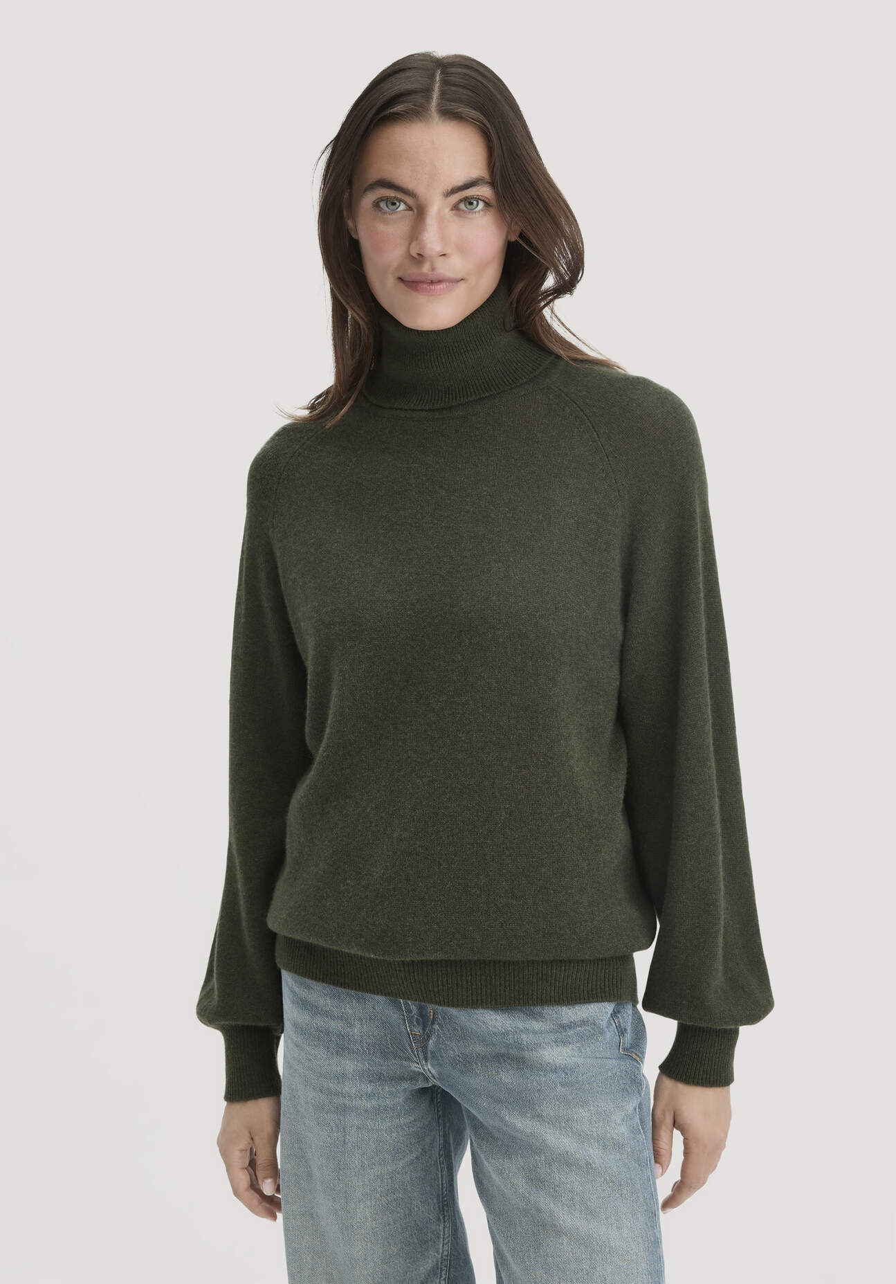Thumbnail - hessnatur Damen Rollkragen Pullover Relaxed BETTER RECYCLING aus Cashmere - grün - Größe XXL