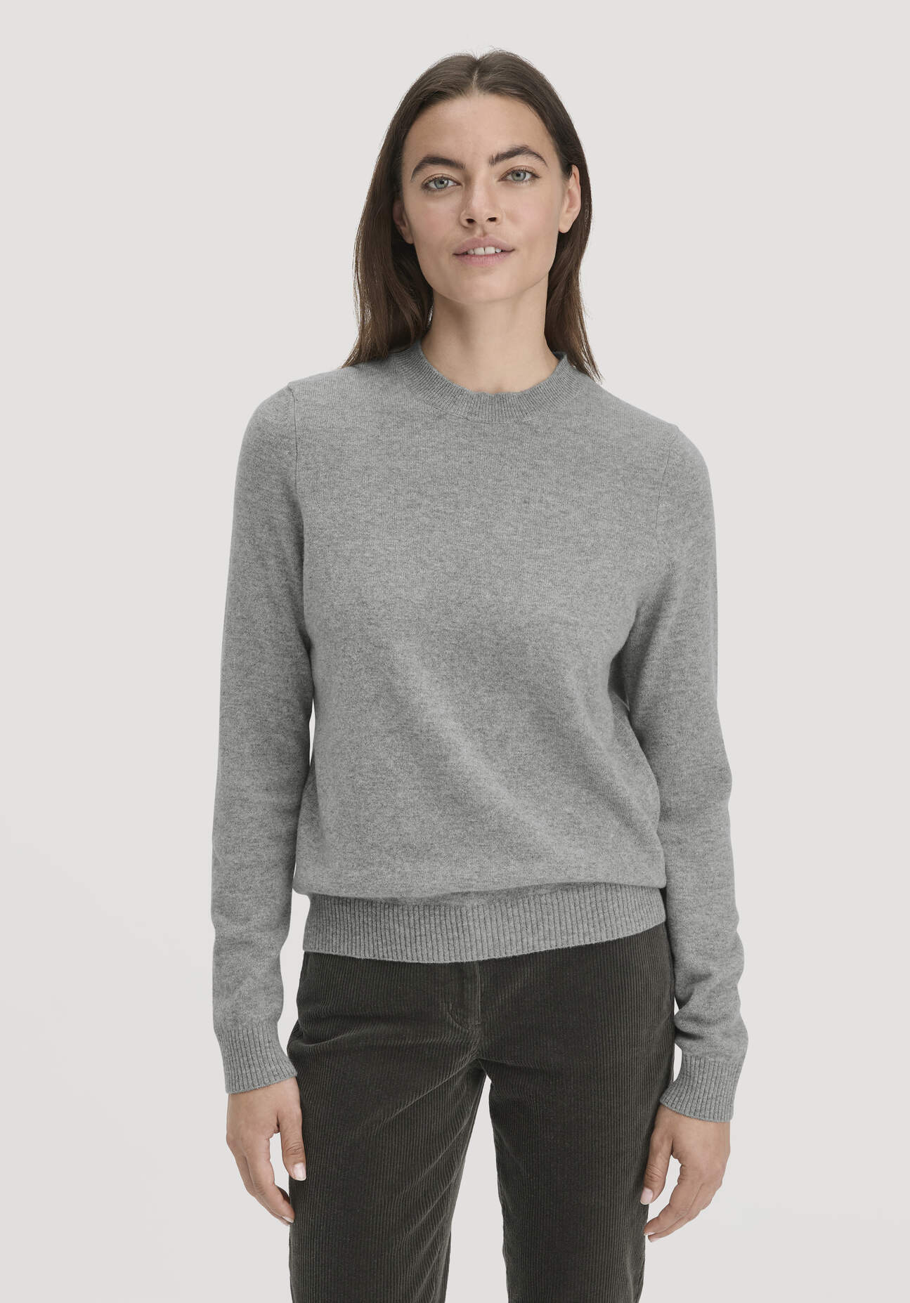 hessnatur Damen Strick Pullover Regular aus Bio-Schurwolle mit Kaschmir - grau Größe XS