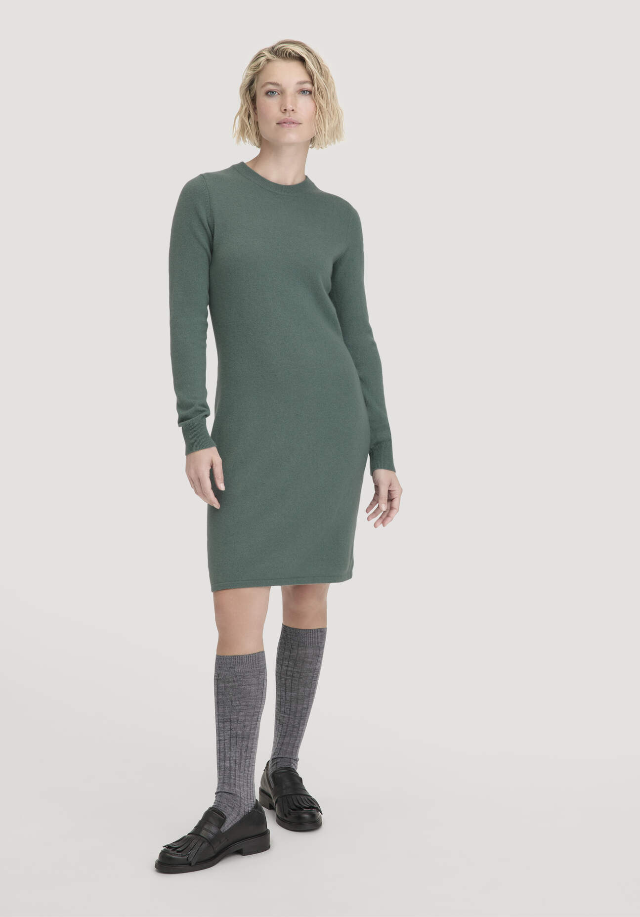 hessnatur Damen Strick Kleid Regular aus Bio-Schurwolle mit Kaschmir - grün Größe XXL