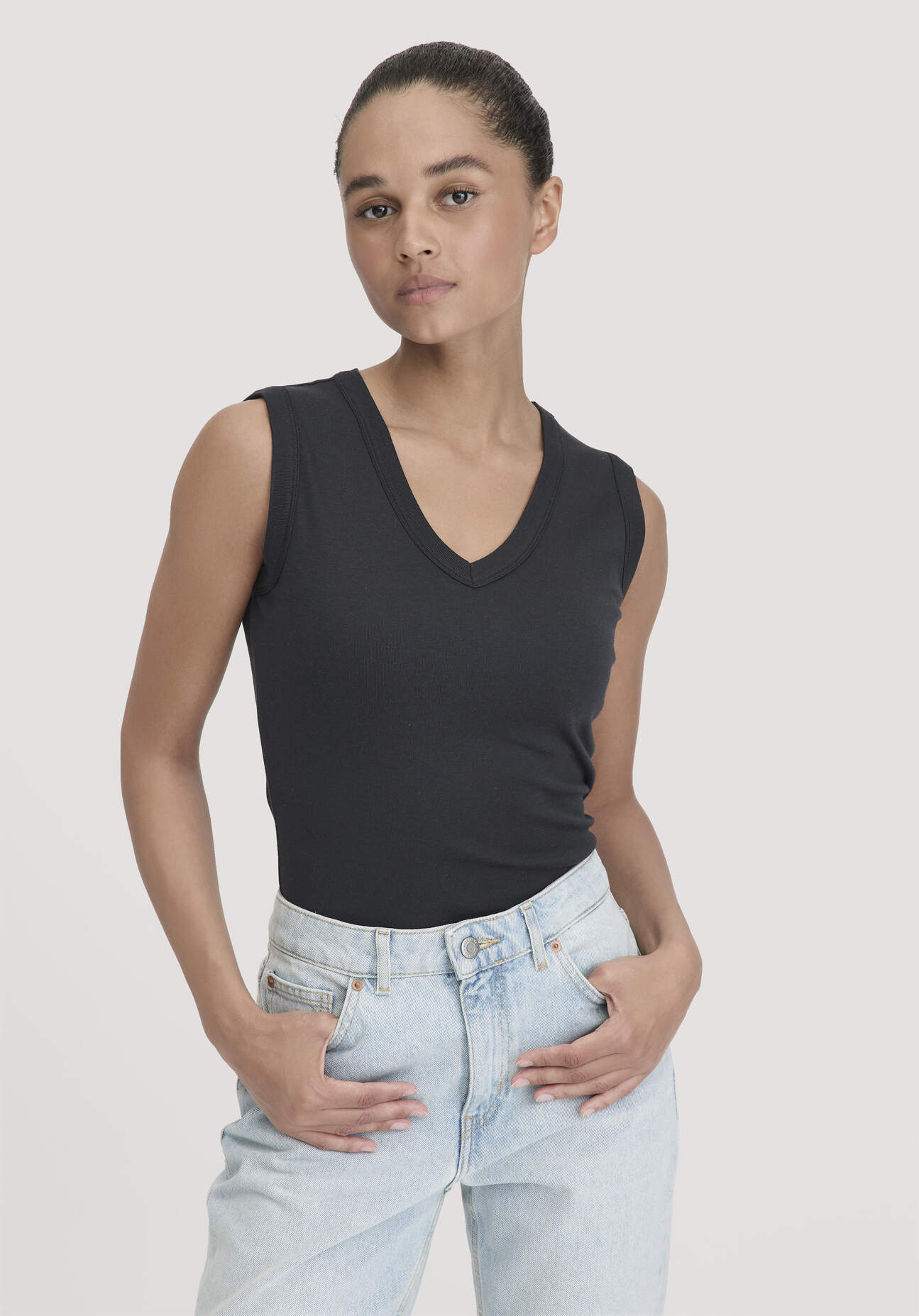 hessnatur Damen Softrib Top Fitted aus Bio-Baumwolle und TENCEL™ Modal - schwarz Größe 48