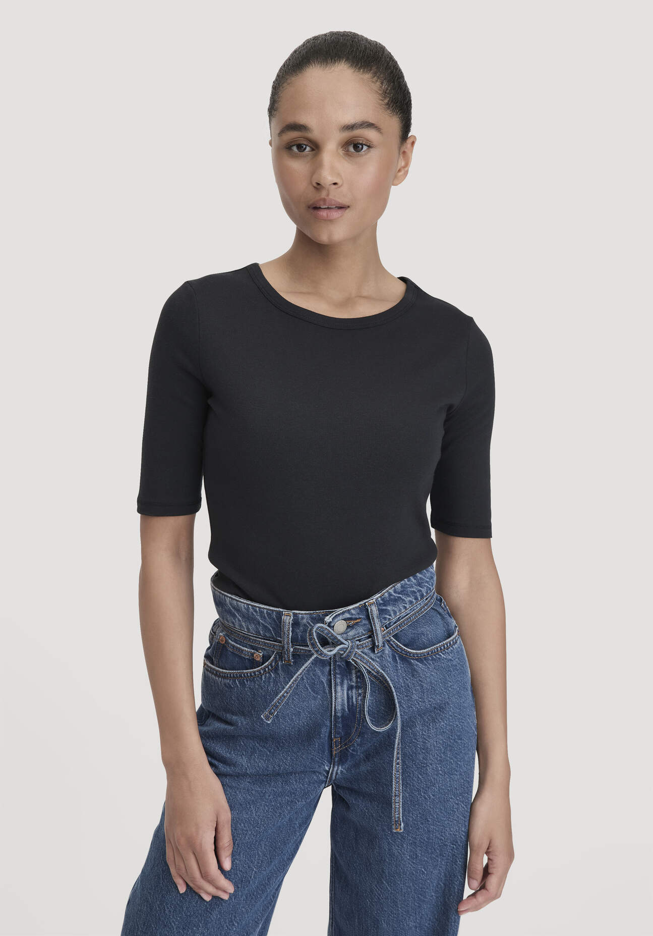 hessnatur Damen Softrib T-Shirt Fitted aus Bio-Baumwolle und TENCEL™ Modal - schwarz Größe 34