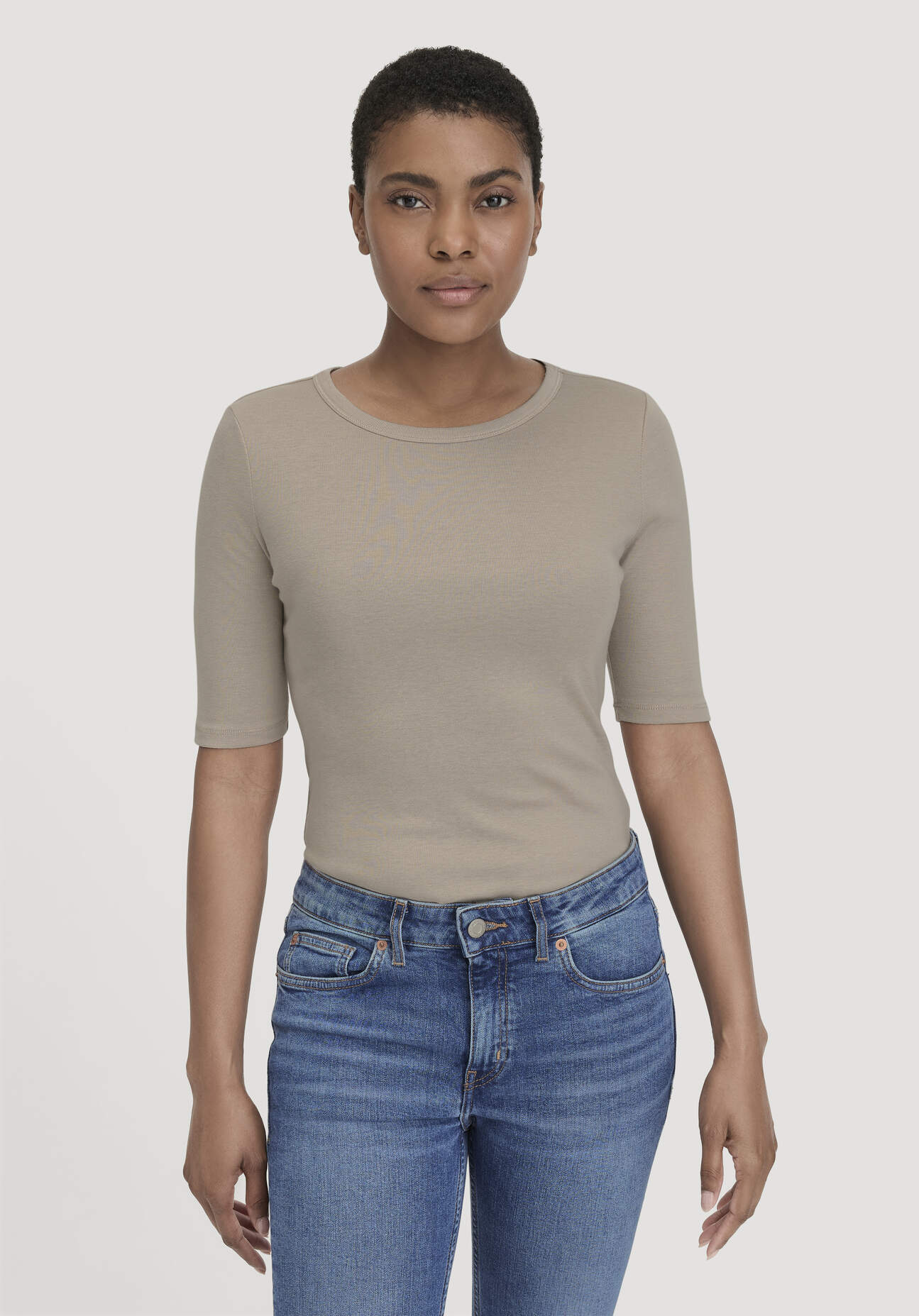 hessnatur Damen Softrib T-Shirt Fitted aus Bio-Baumwolle und TENCEL™ Modal - beige Größe 44