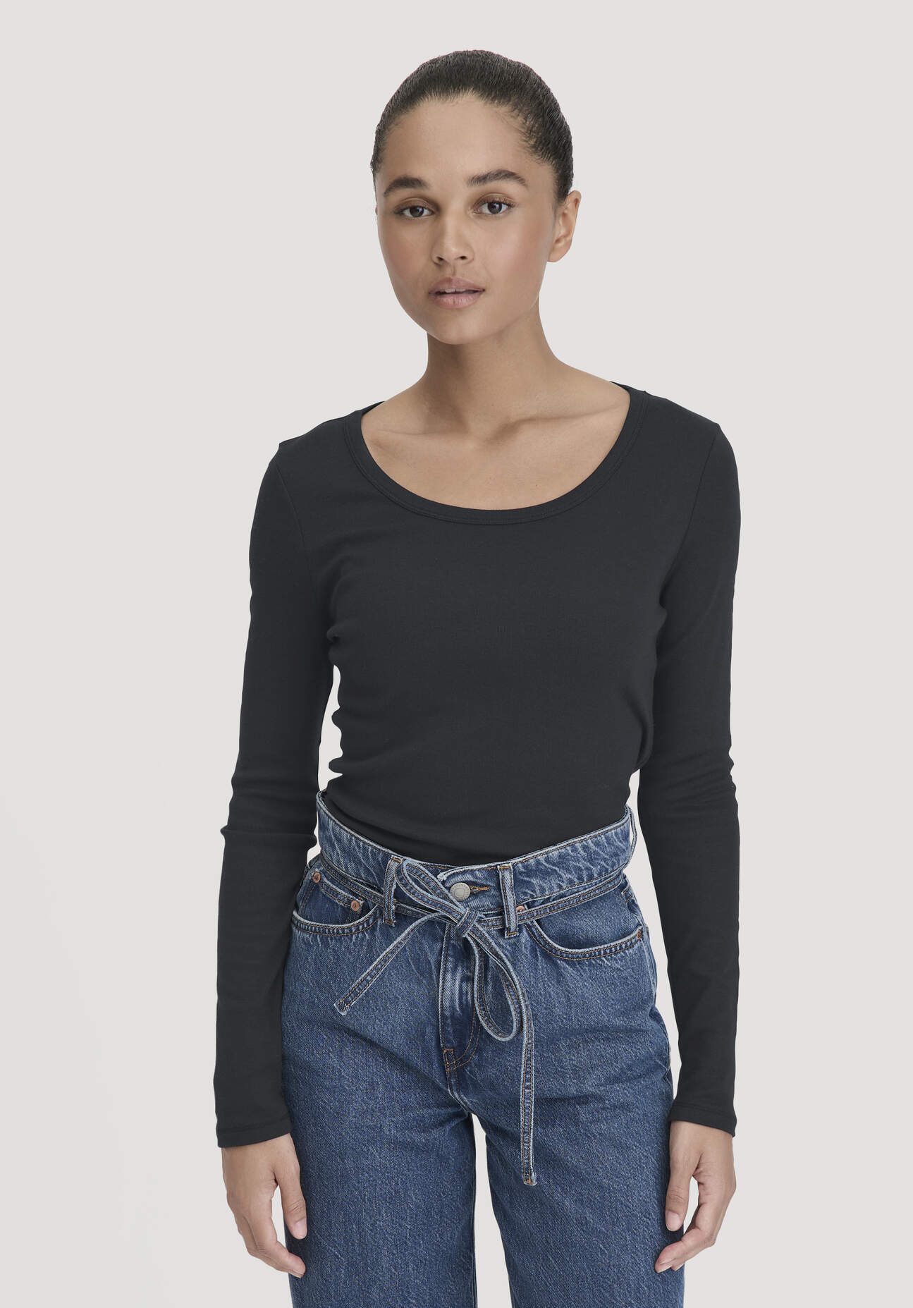hessnatur Damen Softrib Longsleeve Fitted aus Bio-Baumwolle und TENCEL™ Modal - schwarz Größe 40