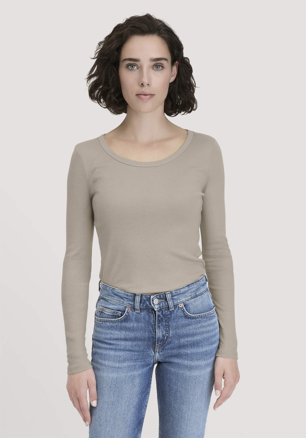 hessnatur Damen Softrib Longsleeve Fitted aus Bio-Baumwolle und TENCEL™ Modal - beige Größe 34