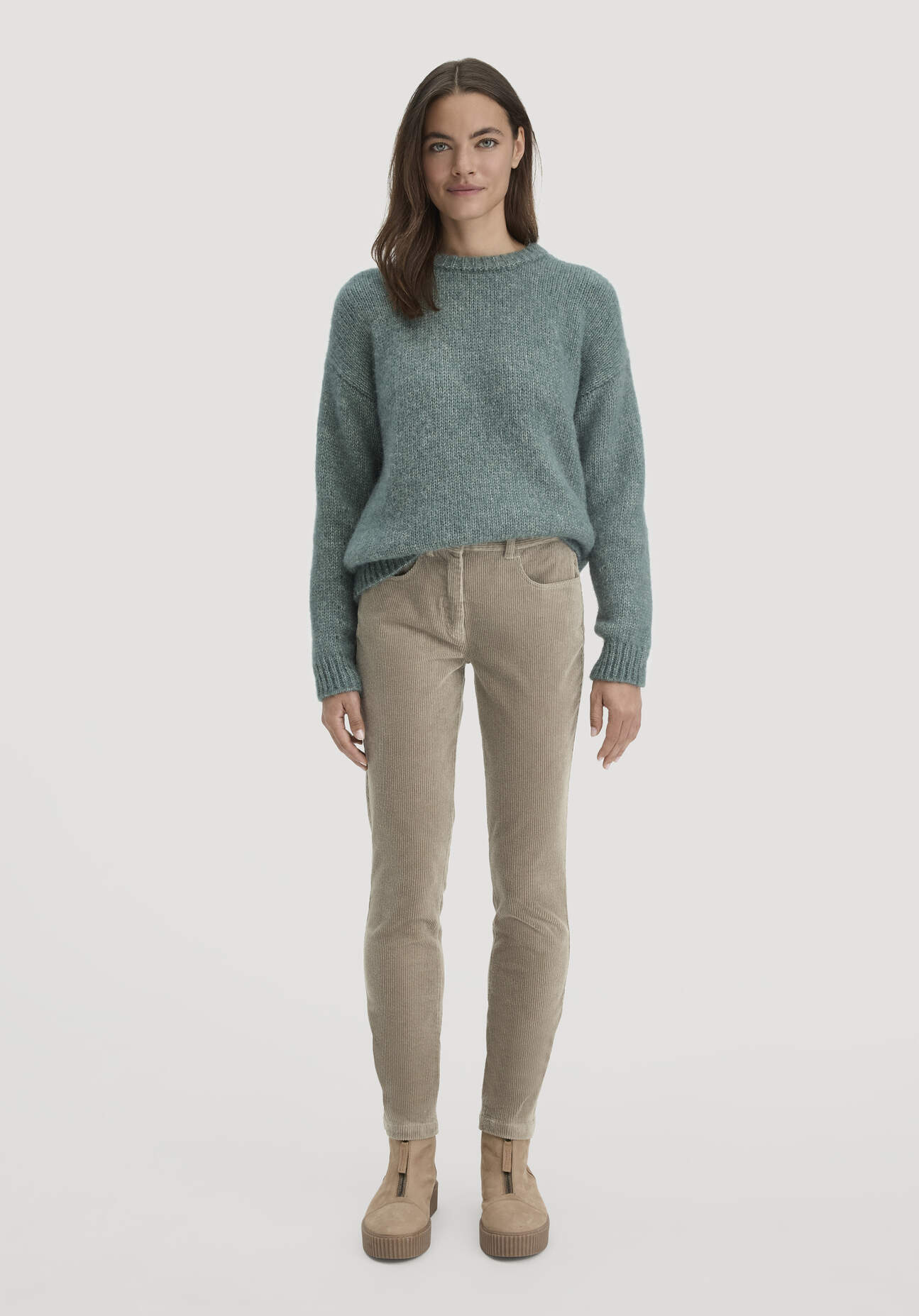 hessnatur Damen Cordhose Slim Leg Regular aus Bio-Baumwolle - beige Größe 44