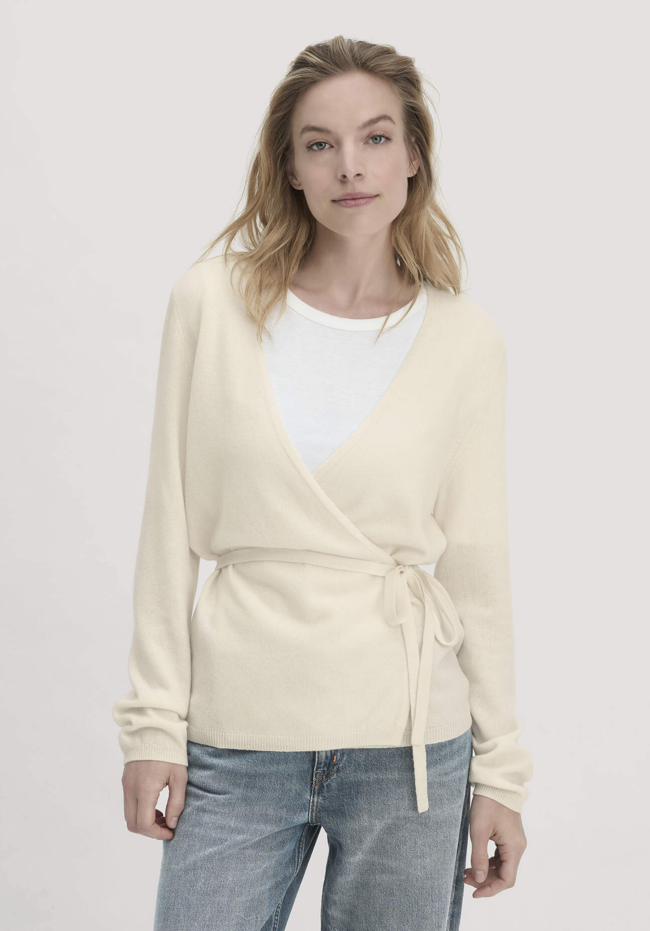 hessnatur Damen Strick Jacke Relaxed aus Schurwolle mit Kaschmir - weiß Größe XL