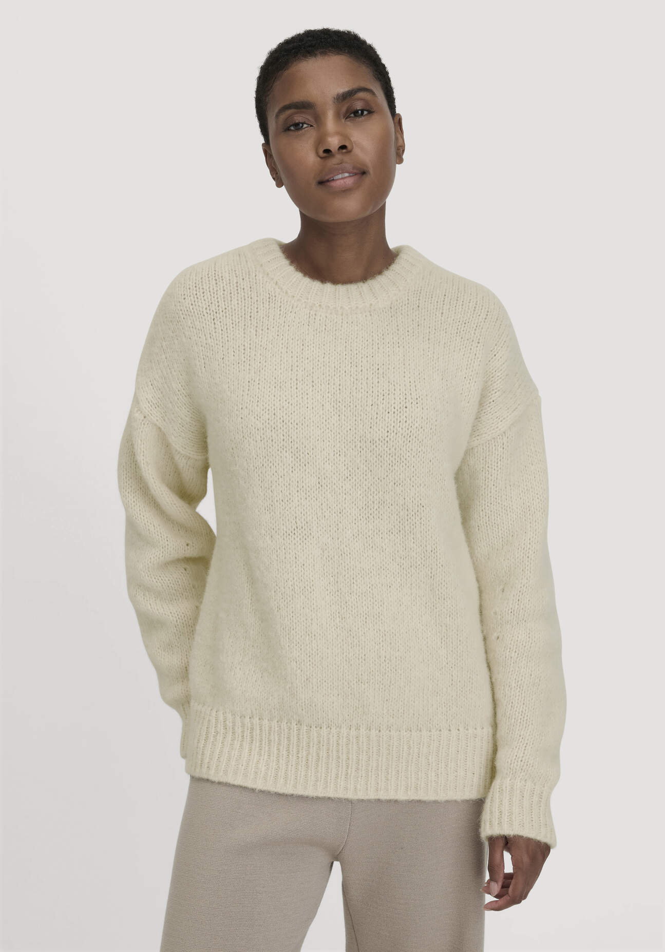 hessnatur Damen Strick Pullover Relaxed aus Alpaka mit Bio-Baumwolle - natur Größe XL
