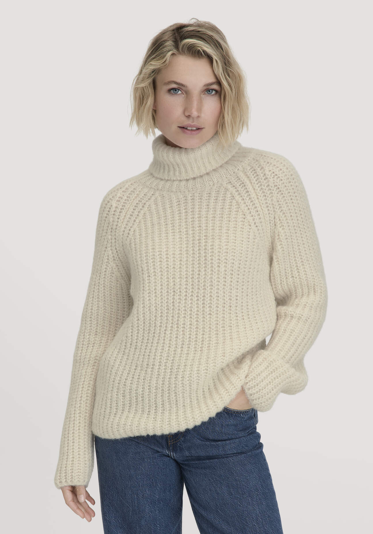 hessnatur Damen Strick Rollkragenpullover Relaxed aus Alpaka mit Bio-Baumwolle - natur Größe L