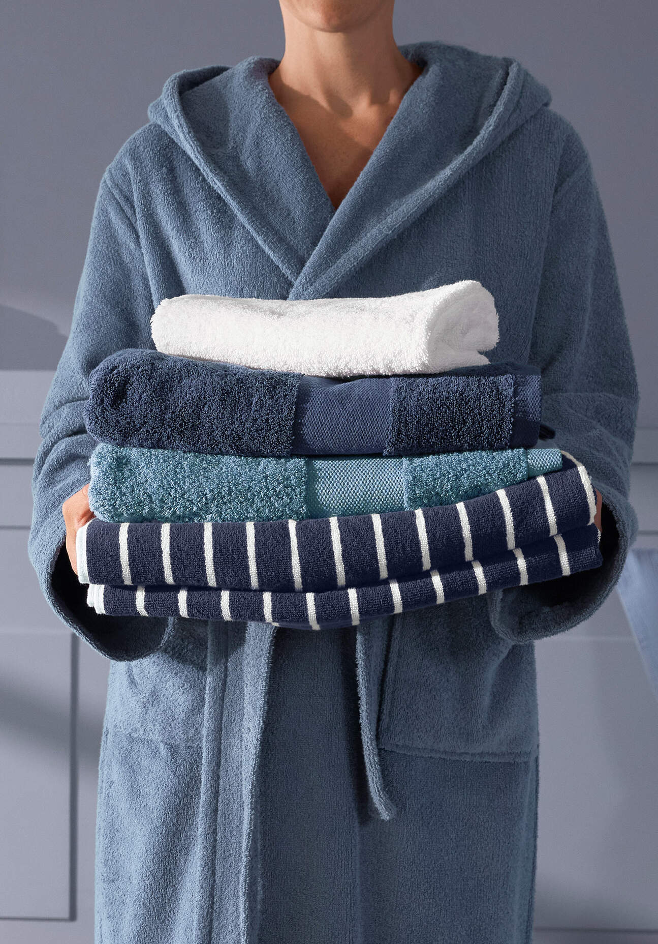 hessnatur Frottier Handtuch aus Bio-Baumwolle - blau - Größe 70x140 cm günstig online kaufen