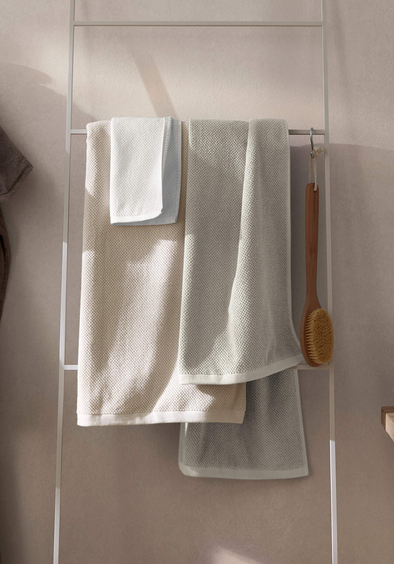 hessnatur Frottier-Handtuch mit Struktur aus Bio-Baumwolle - beige - Größe günstig online kaufen