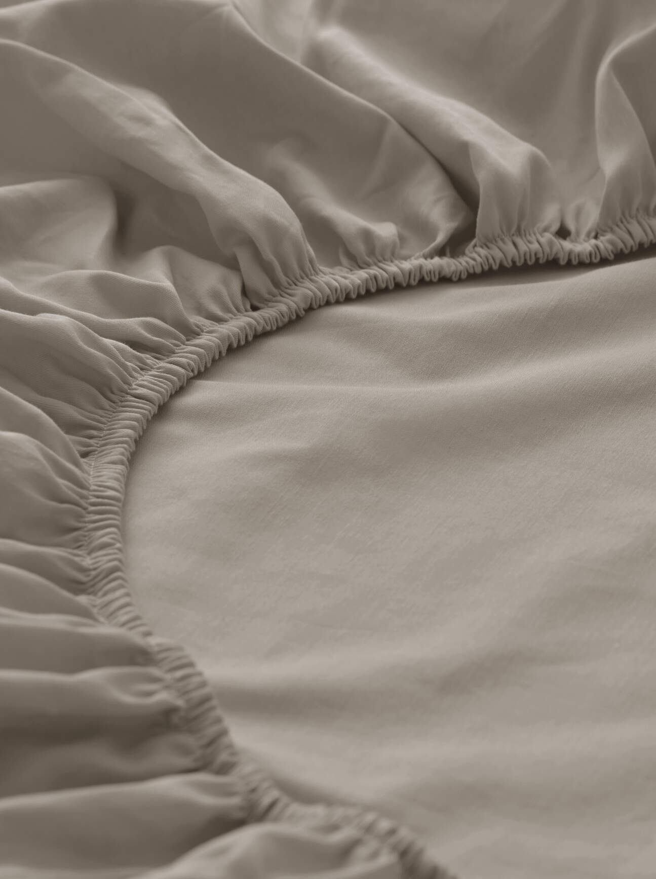 hessnatur Satin Spannbettlaken aus Bio-Baumwolle - beige - Größe 90-100x200 günstig online kaufen