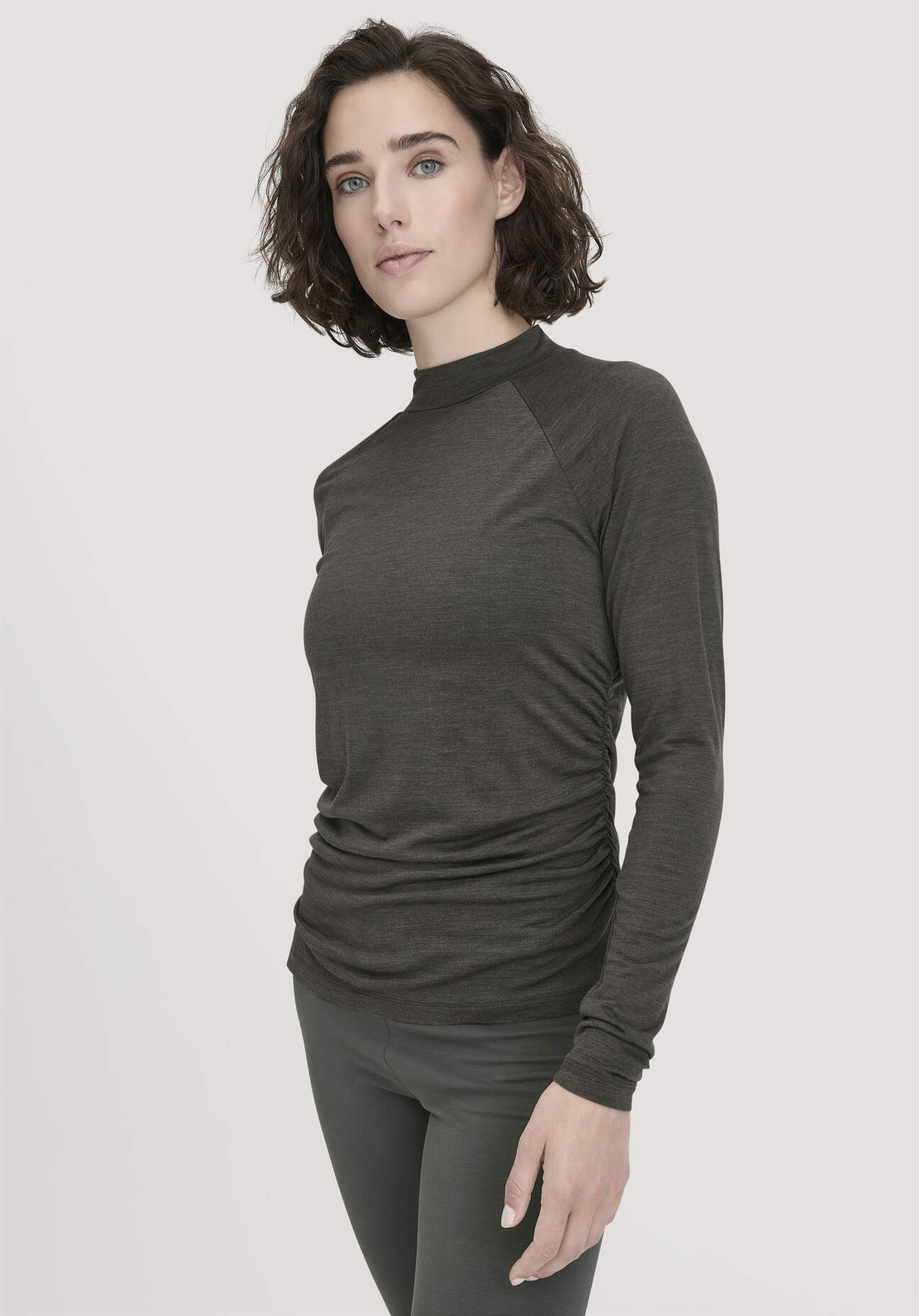 hessnatur Loungewear Shirt Langarm Slim ACTIVE FUNCTIONAL aus Bio-Merinowolle und TENCEL™ Lyocell - grün Größe 40