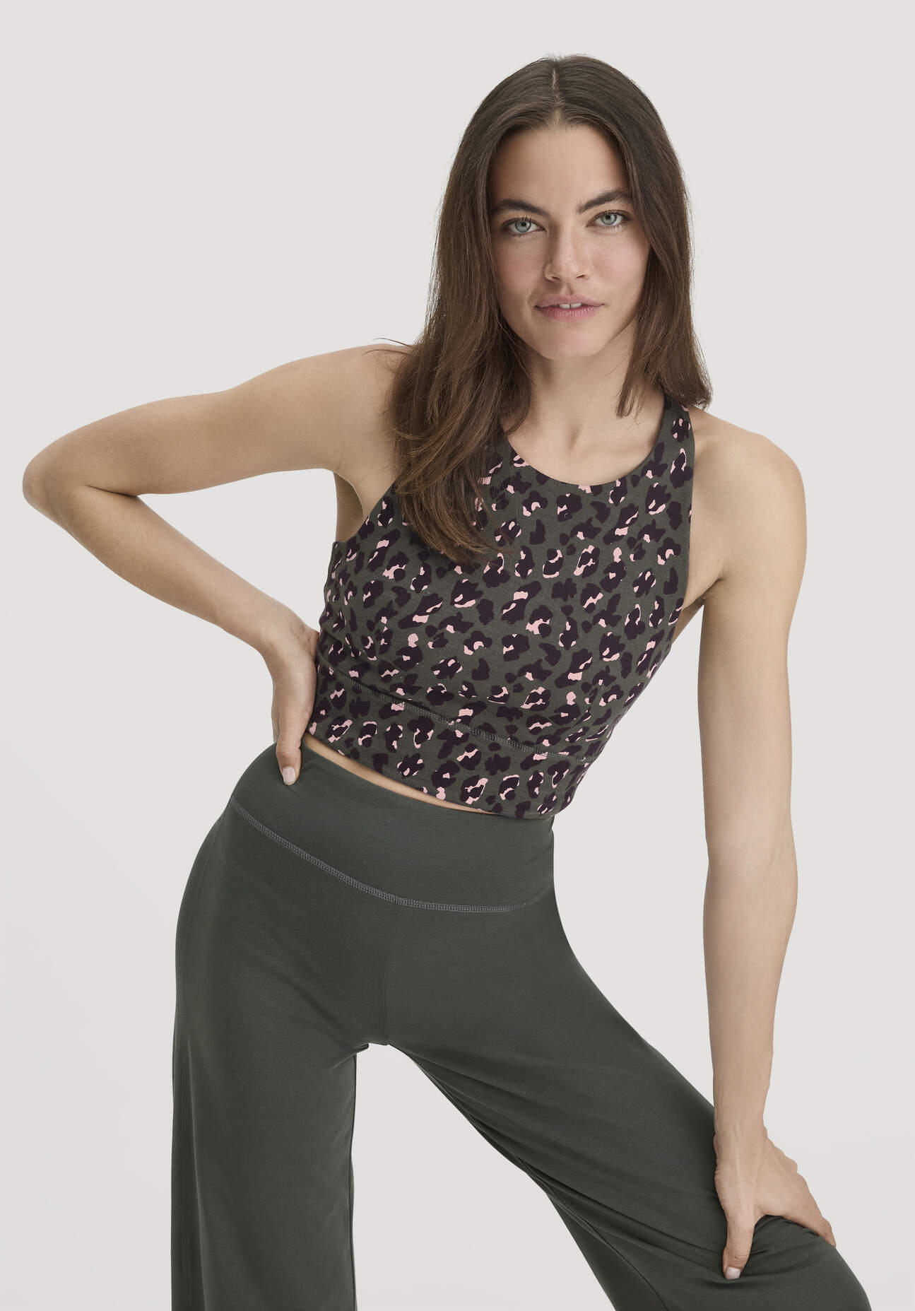 hessnatur Loungewear Bustier Highneck ACTIVE LIGHT aus Bio-Baumwolle - grün Größe 38