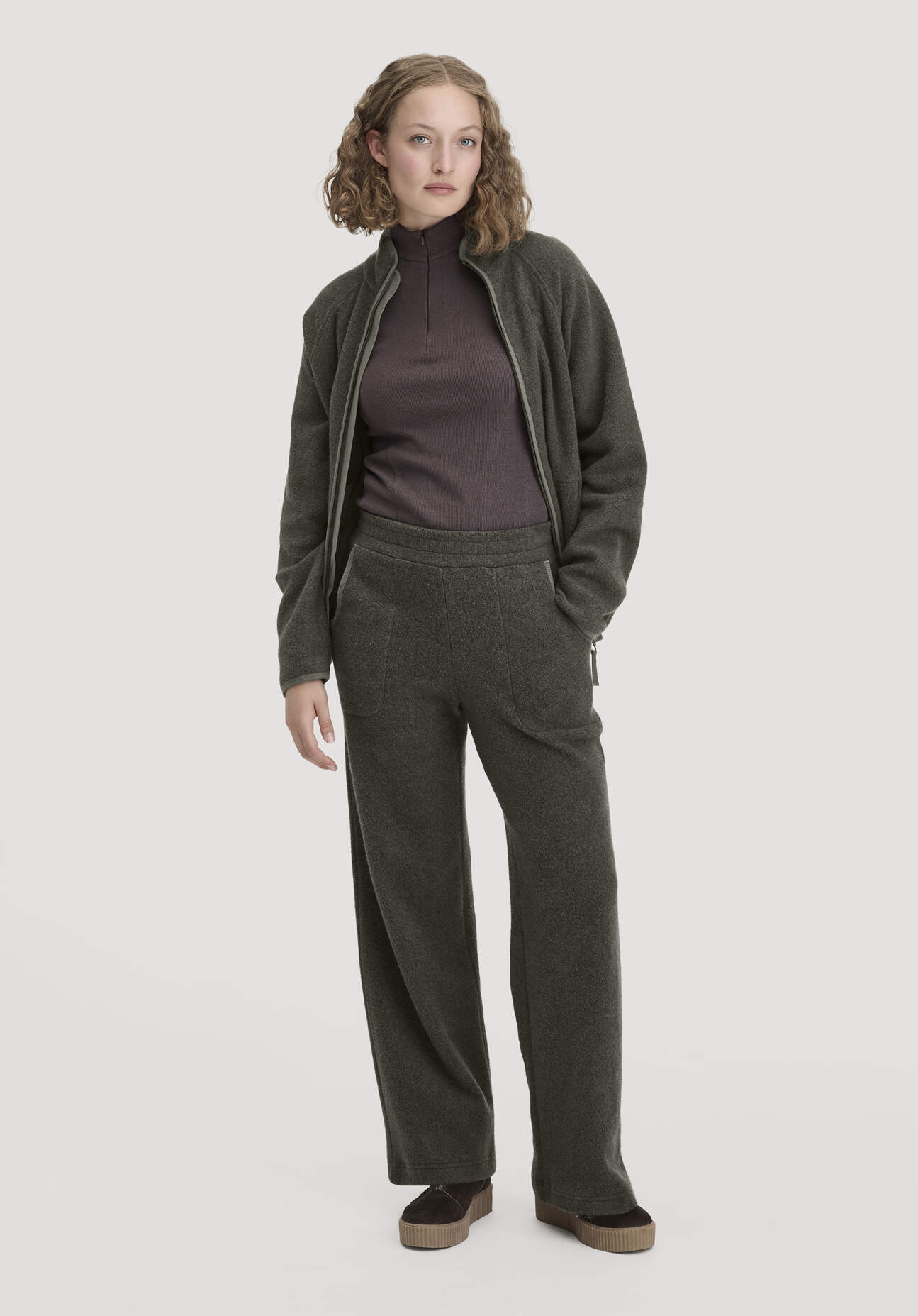 hessnatur Loungewear Fleece Hose Relaxed ACTIVE LIGHT aus Bio-Baumwolle - grün Größe XXL