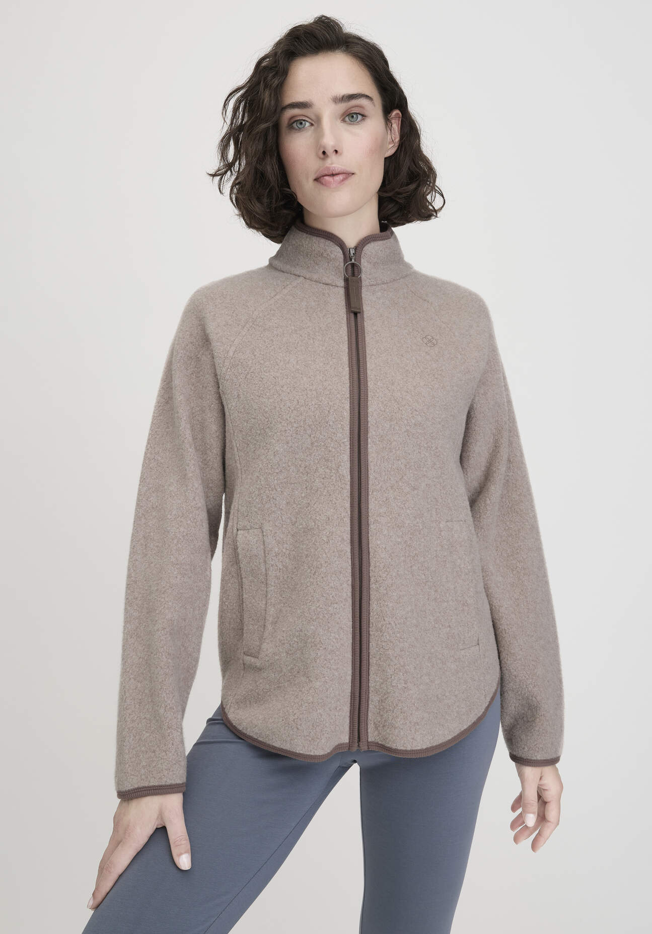 hessnatur Loungewear Fleece Jacke Relaxed ACTIVE LIGHT aus Bio-Baumwolle - beige Größe XL