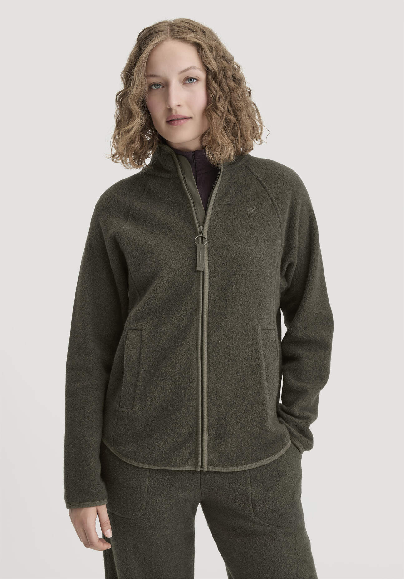 hessnatur Loungewear Fleece Jacke Relaxed ACTIVE LIGHT aus Bio-Baumwolle - grün Größe M