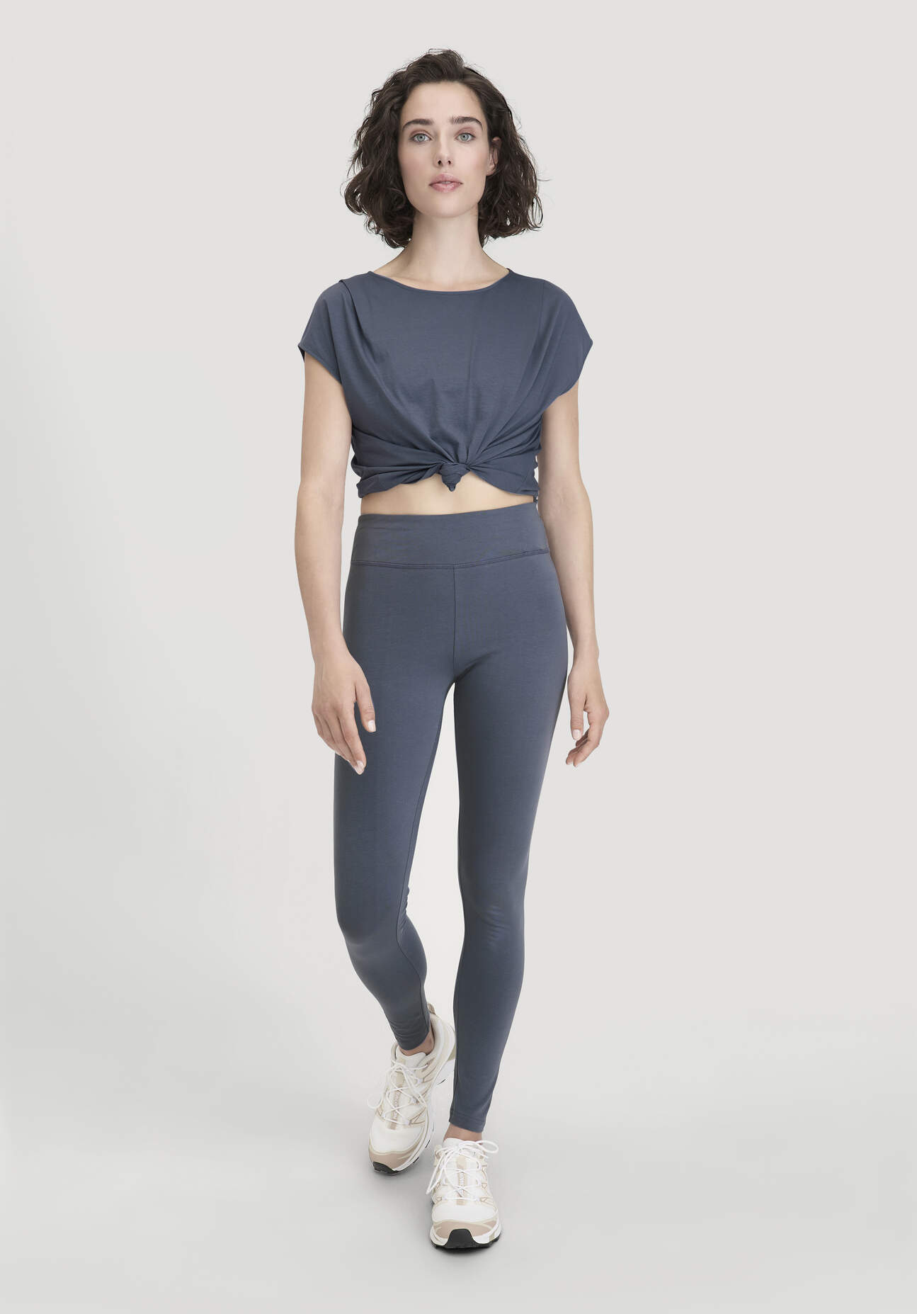 hessnatur Loungewear Leggings Medium Cut ACTIVE LIGHT aus Bio-Baumwolle - blau GrösseL/k
