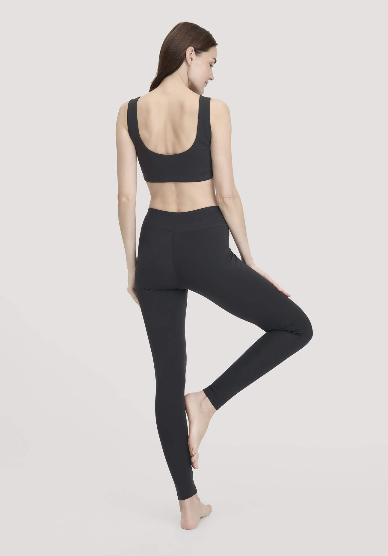 hessnatur Loungewear Leggings Medium Cut ACTIVE LIGHT aus Bio-Baumwolle - schwarz Größe XL/l
