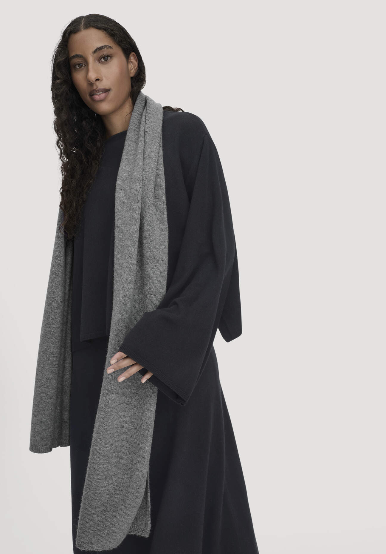 hessnatur Damen Strick Schal aus Bio-Merinowolle mit Cashmere - grau - Größe 35x208 cm