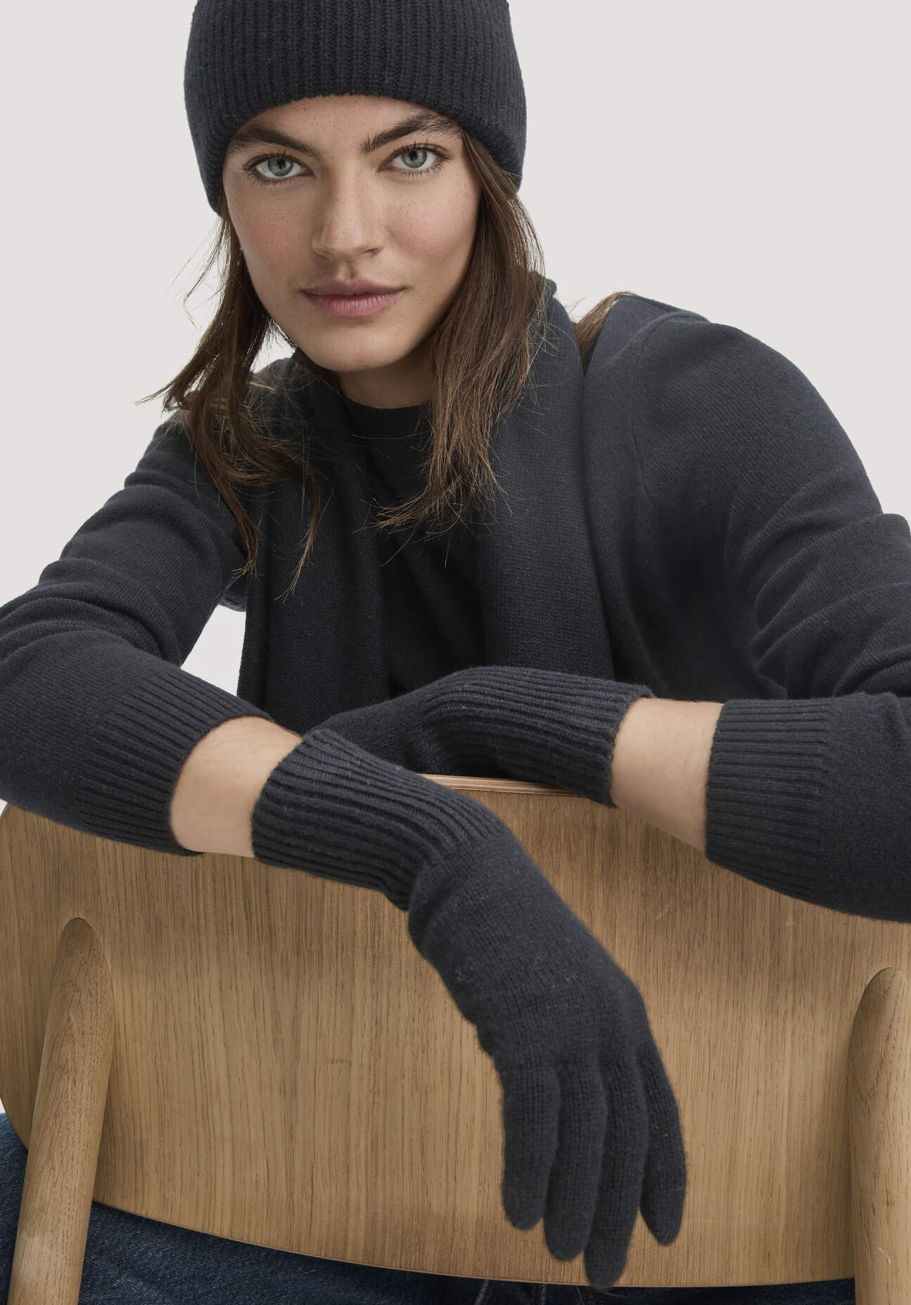 hessnatur Damen Strick Handschuhe aus Bio-Merinowolle mit Cashmere - schwarz Größe 1size