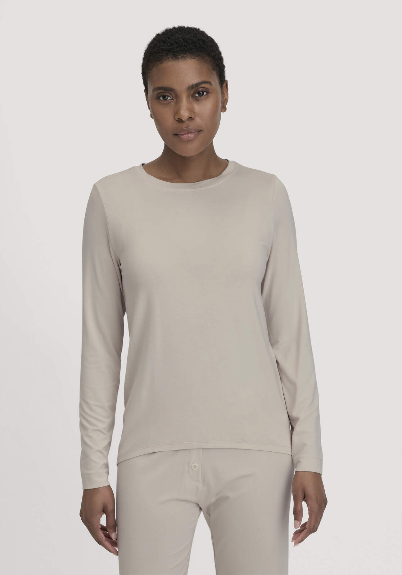 hessnatur Damen Schlaf Longsleeve PURE FLOW aus TENCEL™ Modal - beige Größe 46