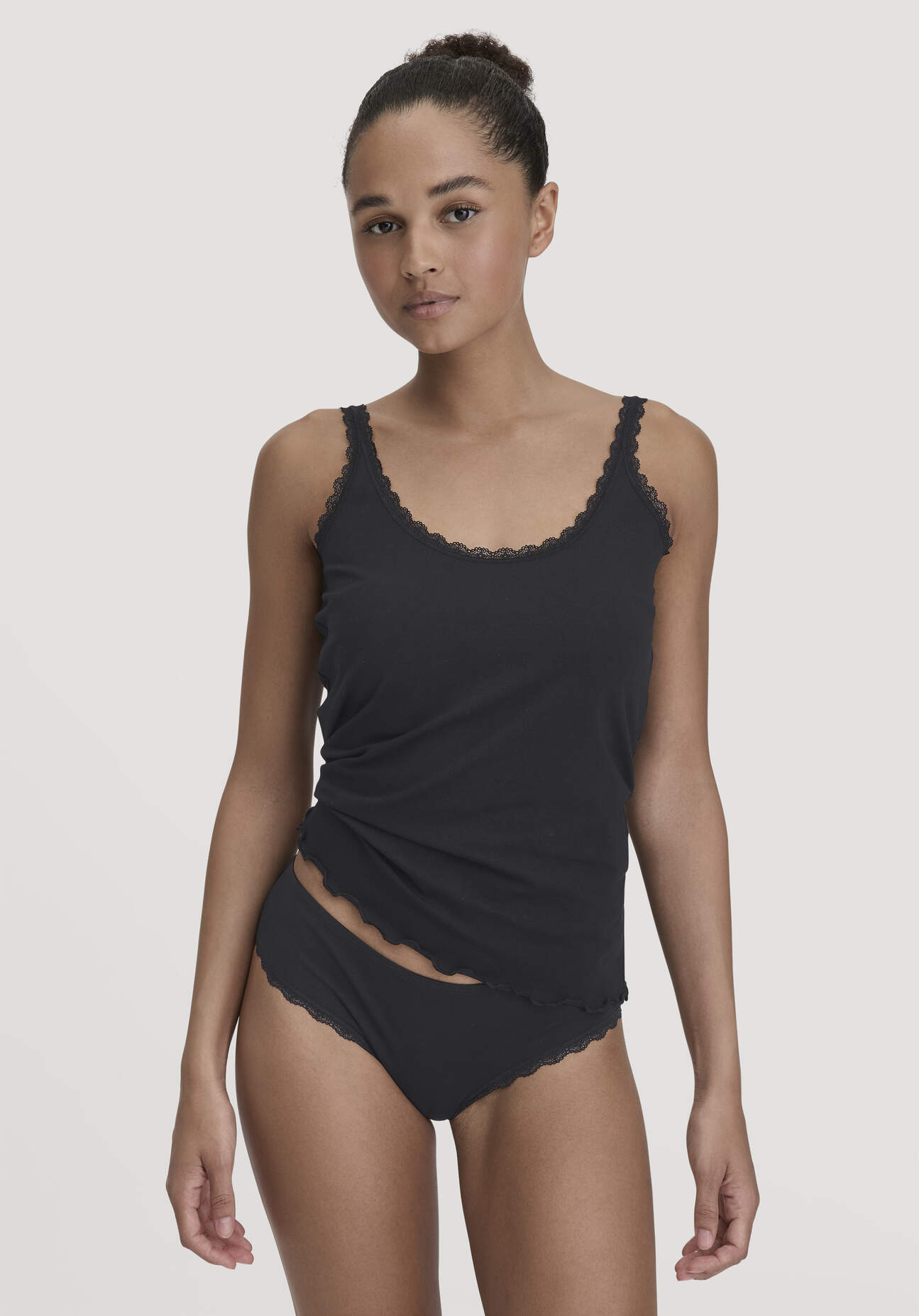 hessnatur Damen Panty COTTON FEEL LACE aus Bio-Baumwolle - schwarz Größe 36