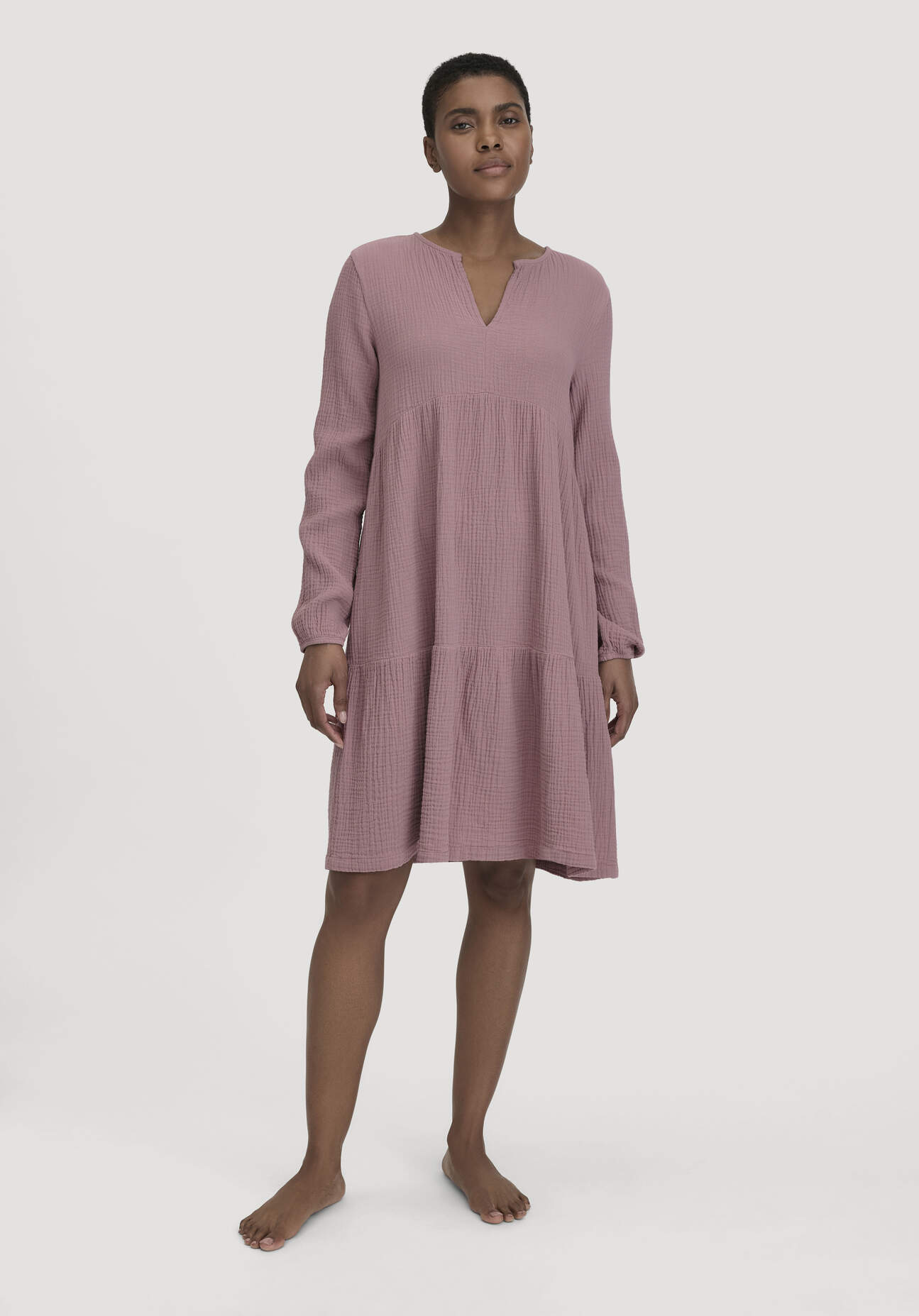 hessnatur Damen Musselin Nachthemd Relaxed PURE COMFORT aus Bio-Baumwolle - lila Größe 48