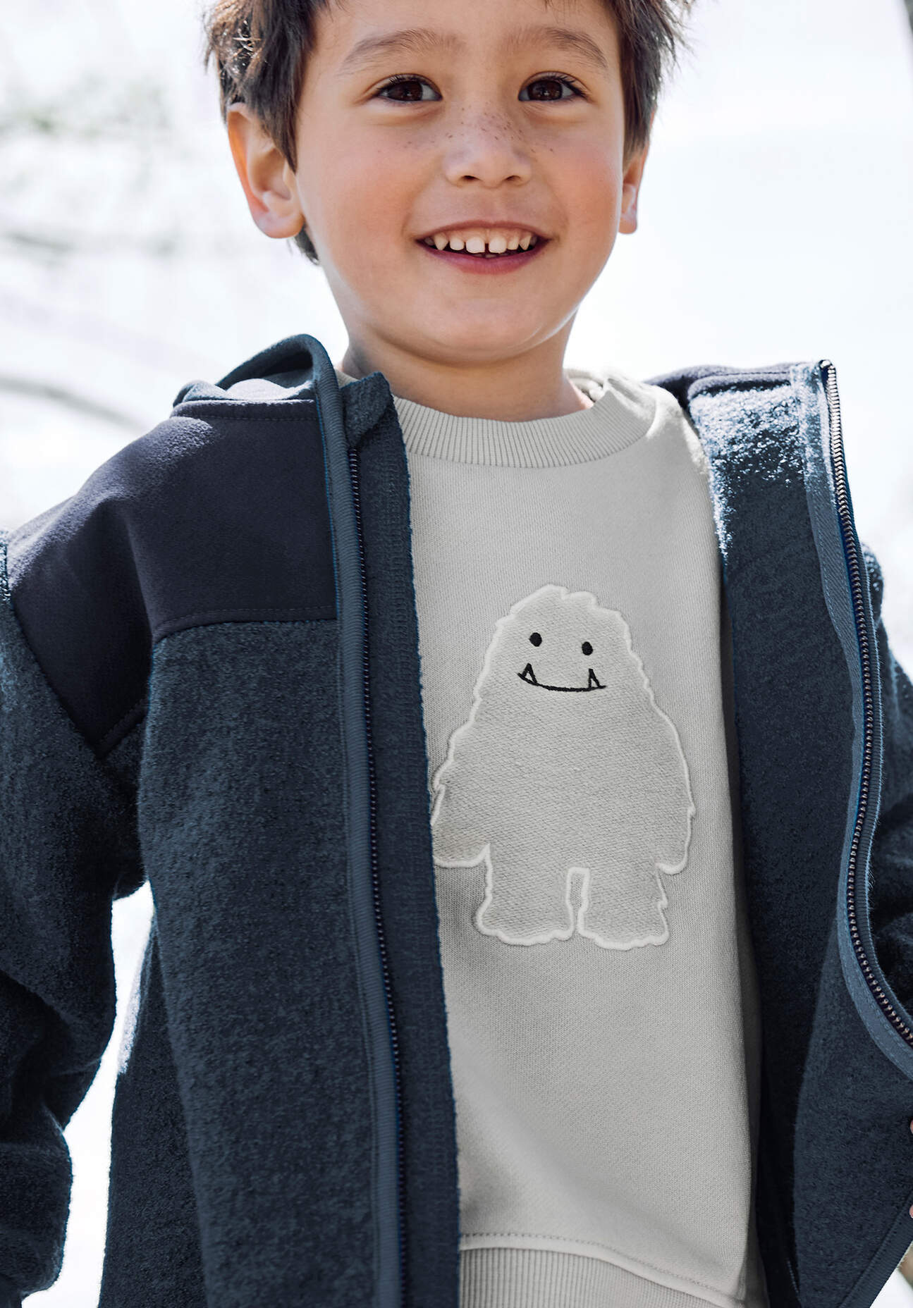 hessnatur Baby Sweatshirt GARMENT DYE aus Bio-Baumwolle - grau Größe 74/80