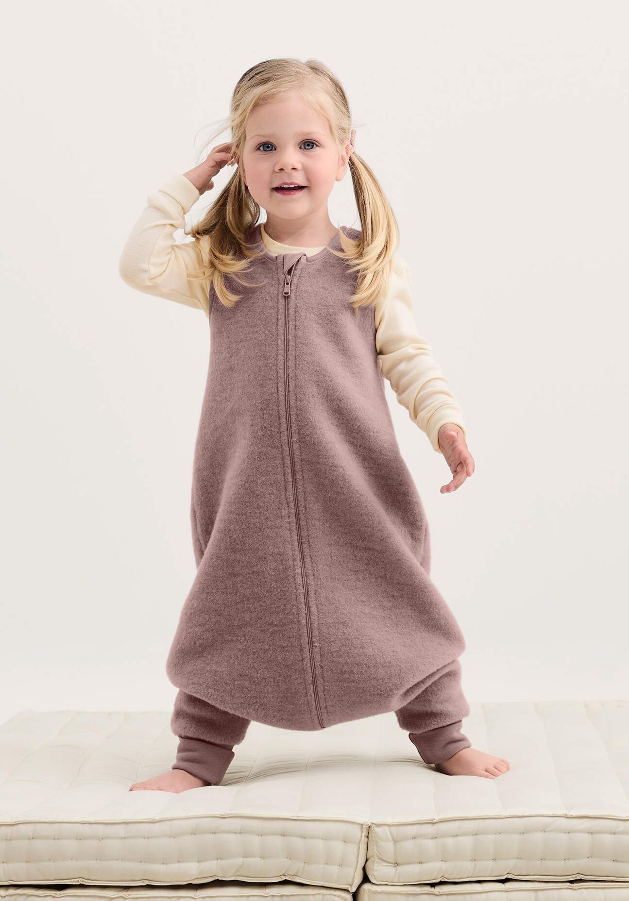 hessnatur Baby Wollfleece Schlafsack aus Bio-Merinowolle - lila Größe 80