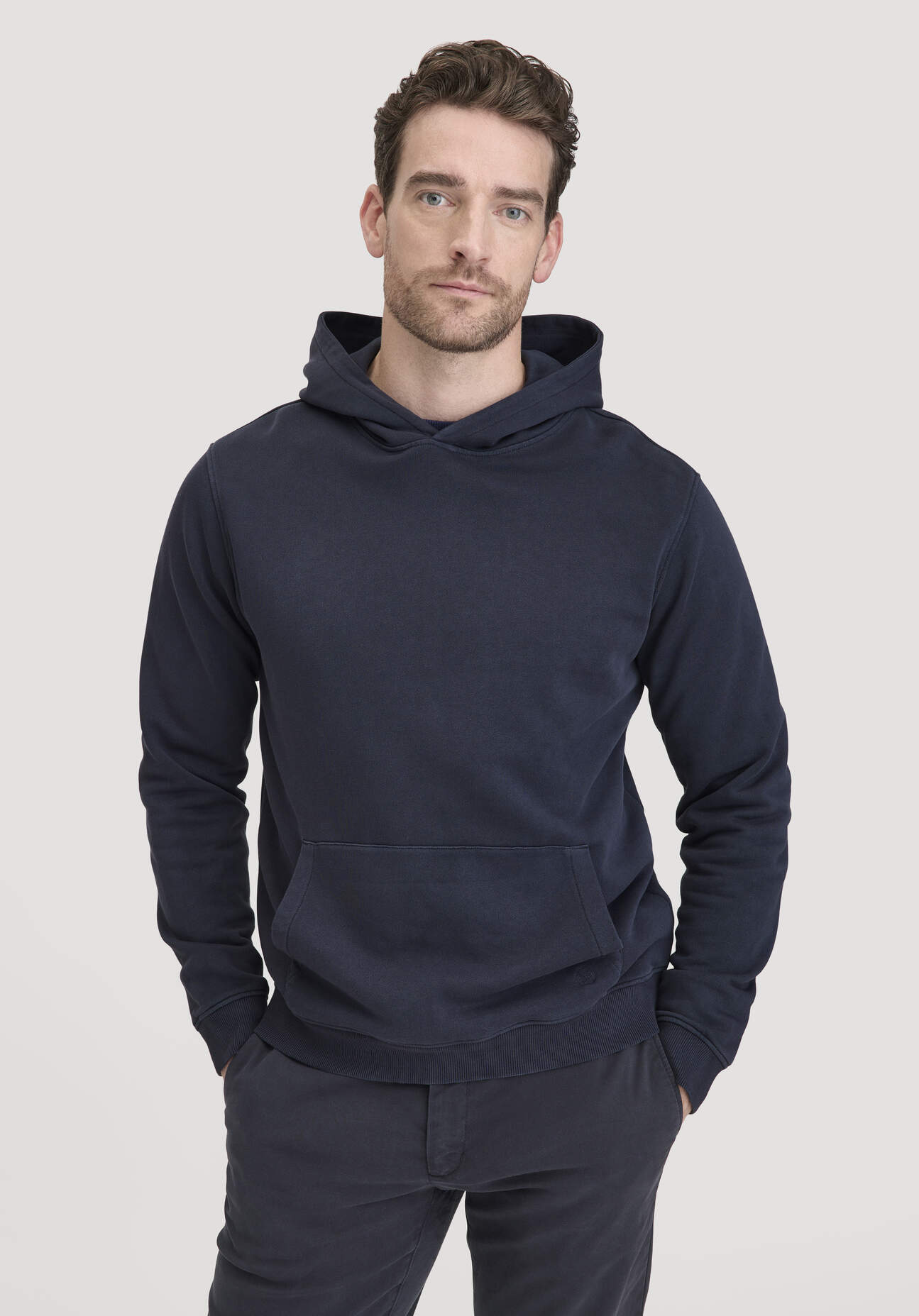 hessnatur Herren Sweathoodie Relaxed aus Bio-Baumwolle - blau Größe 46