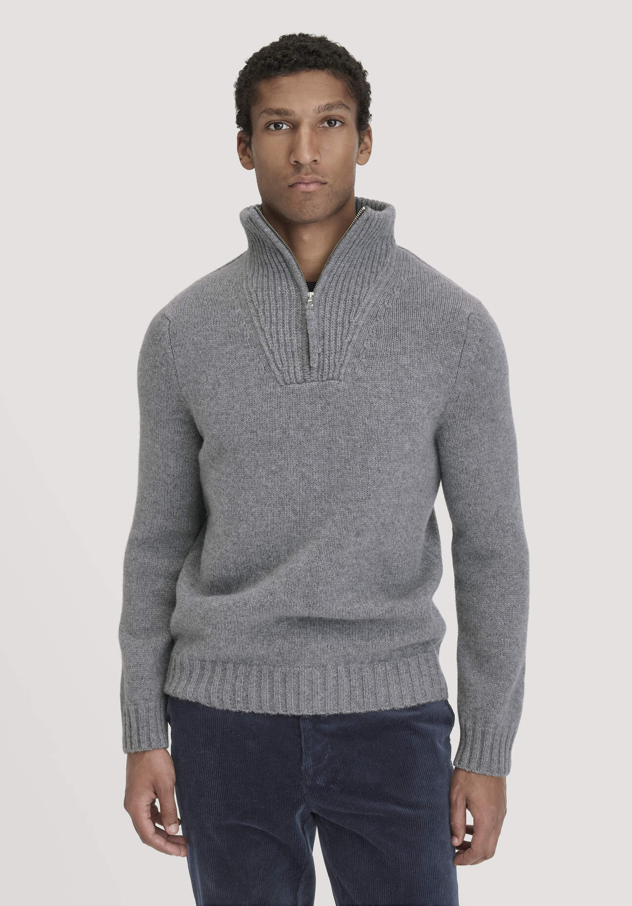 Thumbnail - hessnatur Herren Strick Troyer Regular BETTER RECYCLING aus Bio-Merinowolle - grau - Größe M