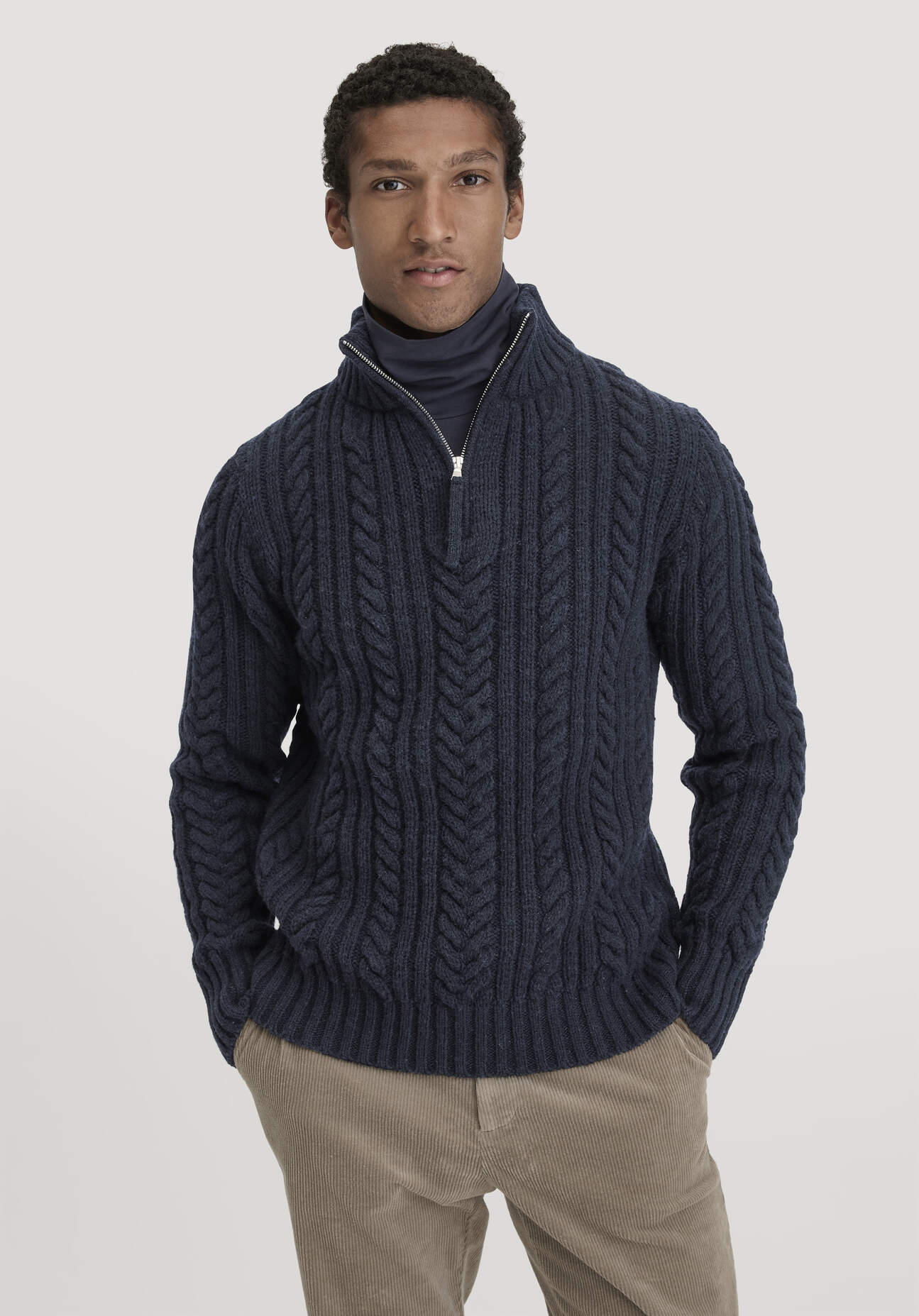 Thumbnail - hessnatur Herren Rhön Strick Troyer Regular aus regionaler Schurwolle - blau - Größe L