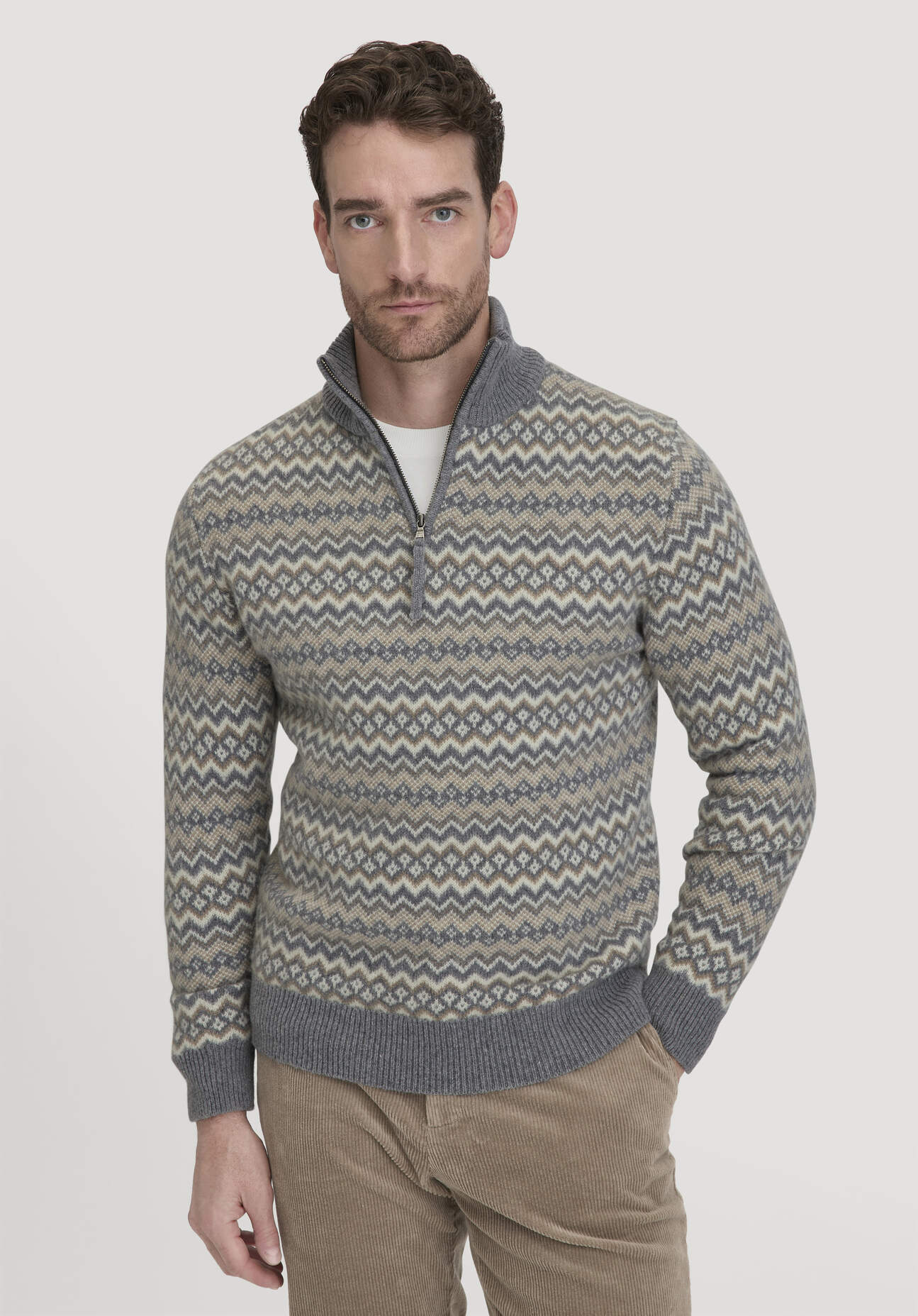 Thumbnail - hessnatur Herren Strick Troyer Regular BETTER RECYCLING aus Bio-Merinowolle - grau - Größe XL