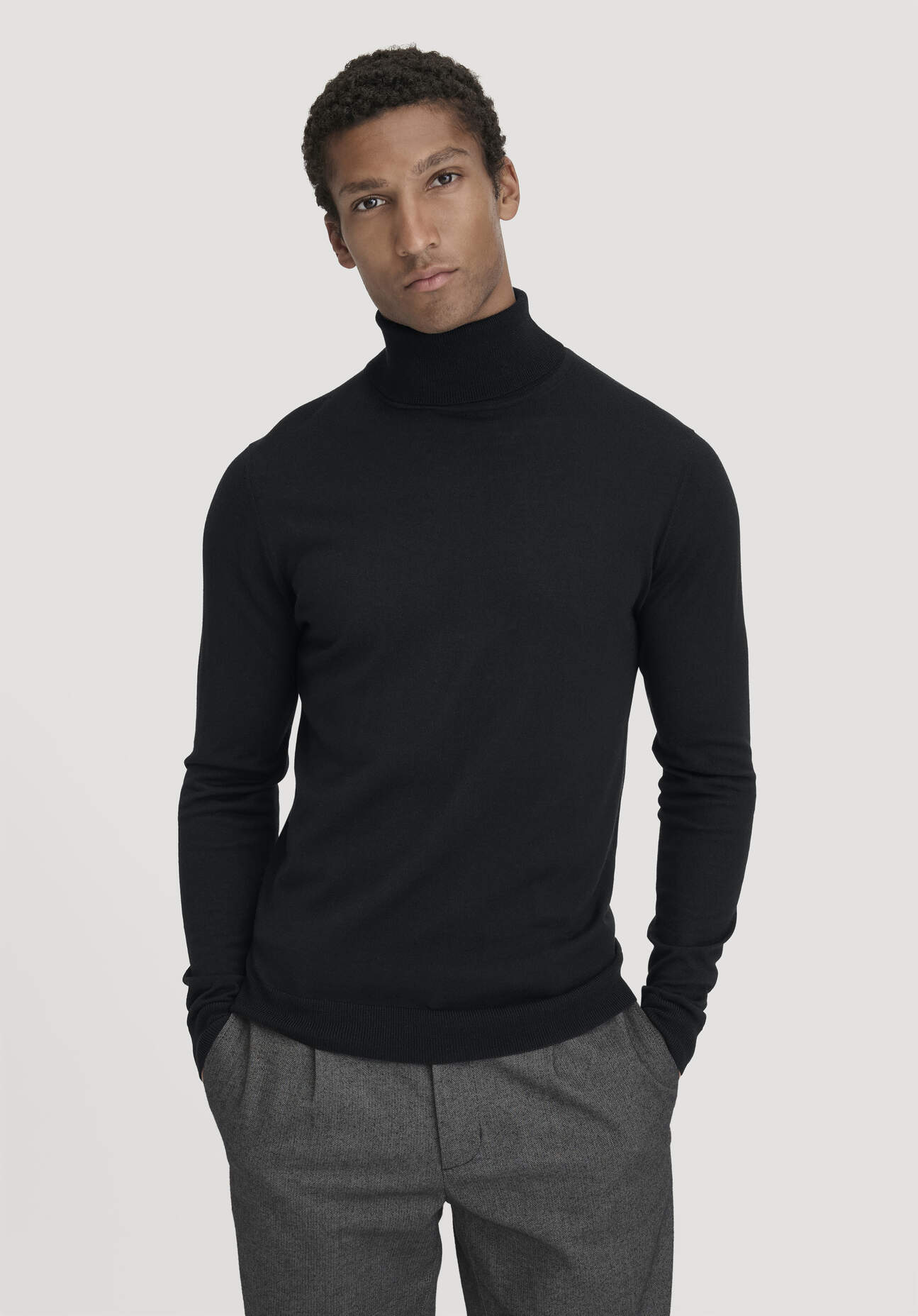 hessnatur Herren Strick Rollkragen Pullover Regular aus Bio-Merinowolle - schwarz Größe S