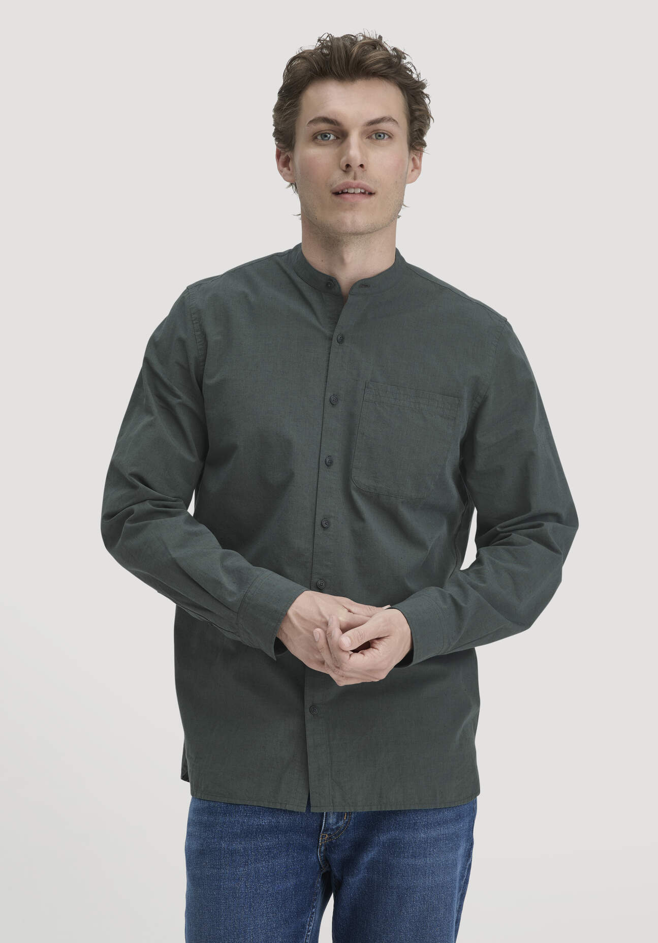 hessnatur Herren Hemd Regular aus Bio-Baumwolle mit Hanf und Yak - grün Größe XL (43/44)