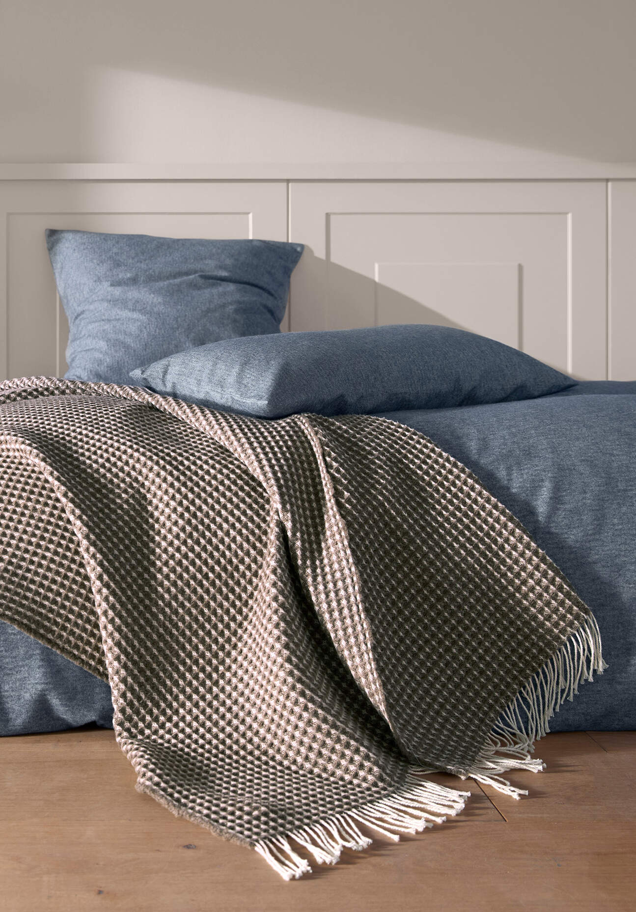 hessnatur Wollmix Waffle Plaid YARA aus Bio-Lambswool mit Bio-Baumwolle - braun Grösse130x180 cm