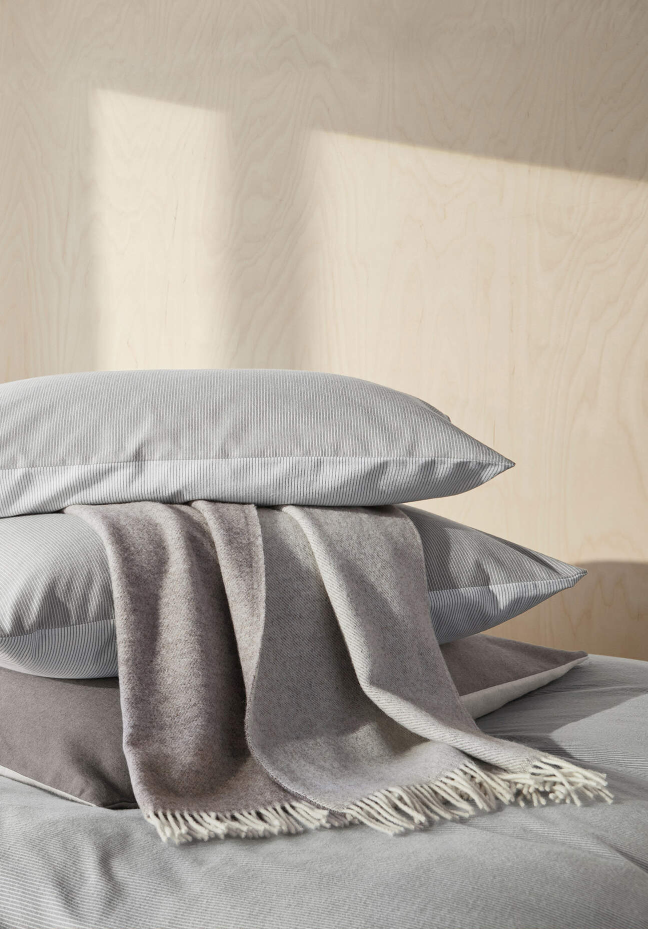 hessnatur Doubleface Plaid TOSID aus Bio-Lambswool - grau Grösse130x180 cm