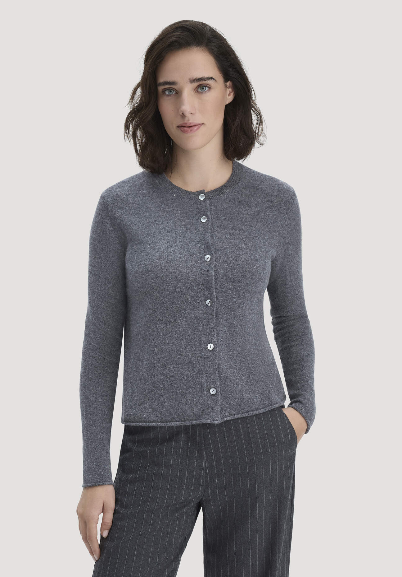 Thumbnail - hessnatur Damen FTC × HESSNATUR Strick Jacke Regular aus Cashmere - grau - Größe S