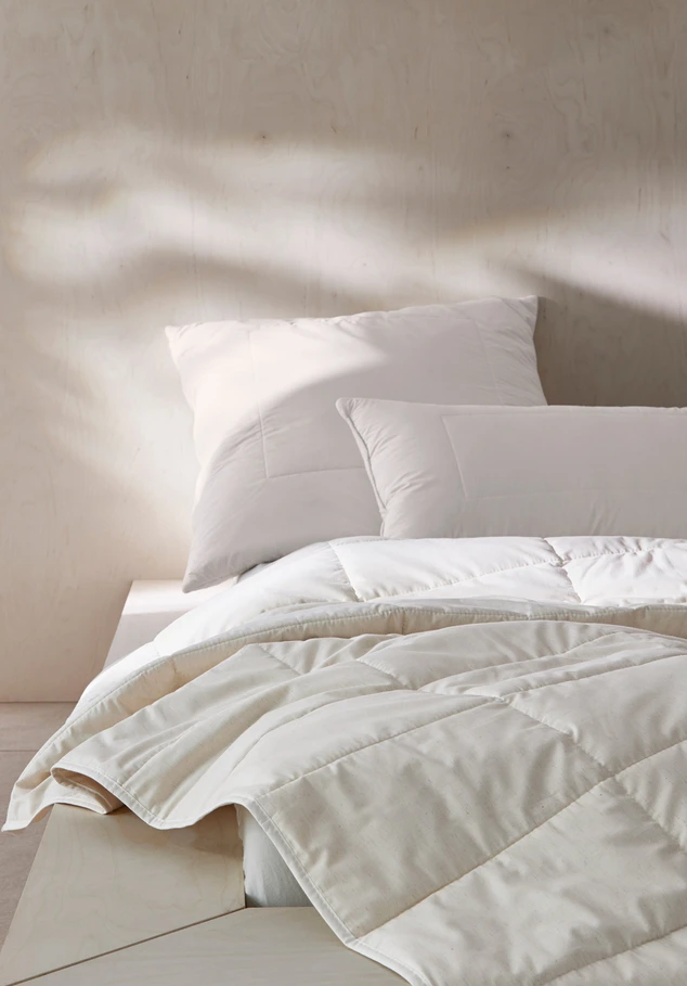 All-season duvet with organic cotton and nettle