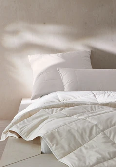 All-season duvet with organic cotton and nettle