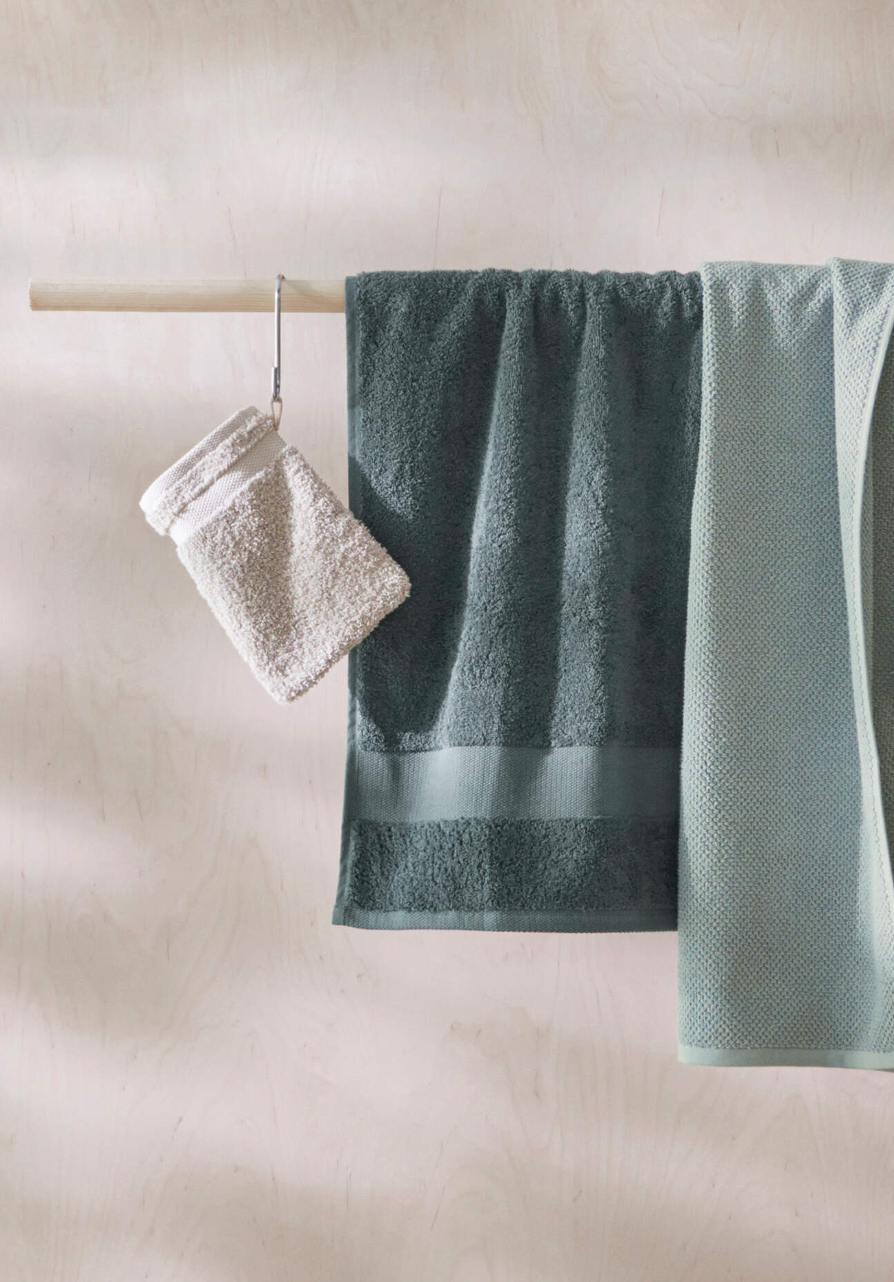 hessnatur Frottier Handtuch aus Bio-Baumwolle - grün - Größe 70x140 cm günstig online kaufen