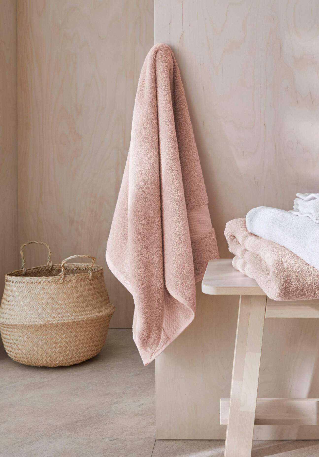 hessnatur Frottier Handtuch aus Bio-Baumwolle - rosa - Größe 100x180 cm günstig online kaufen