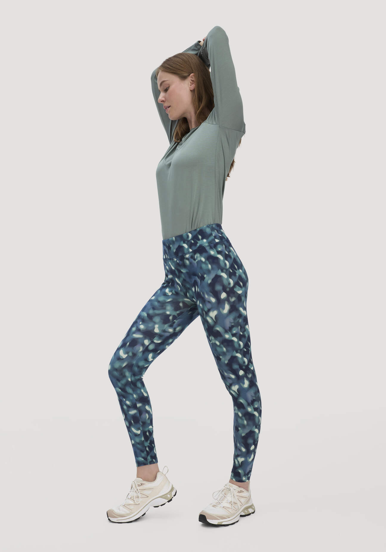 hessnatur Loungewear Leggings Fitted Medium Cut ACTIVE LIGHT aus Bio-Baumwolle - blau Größe M