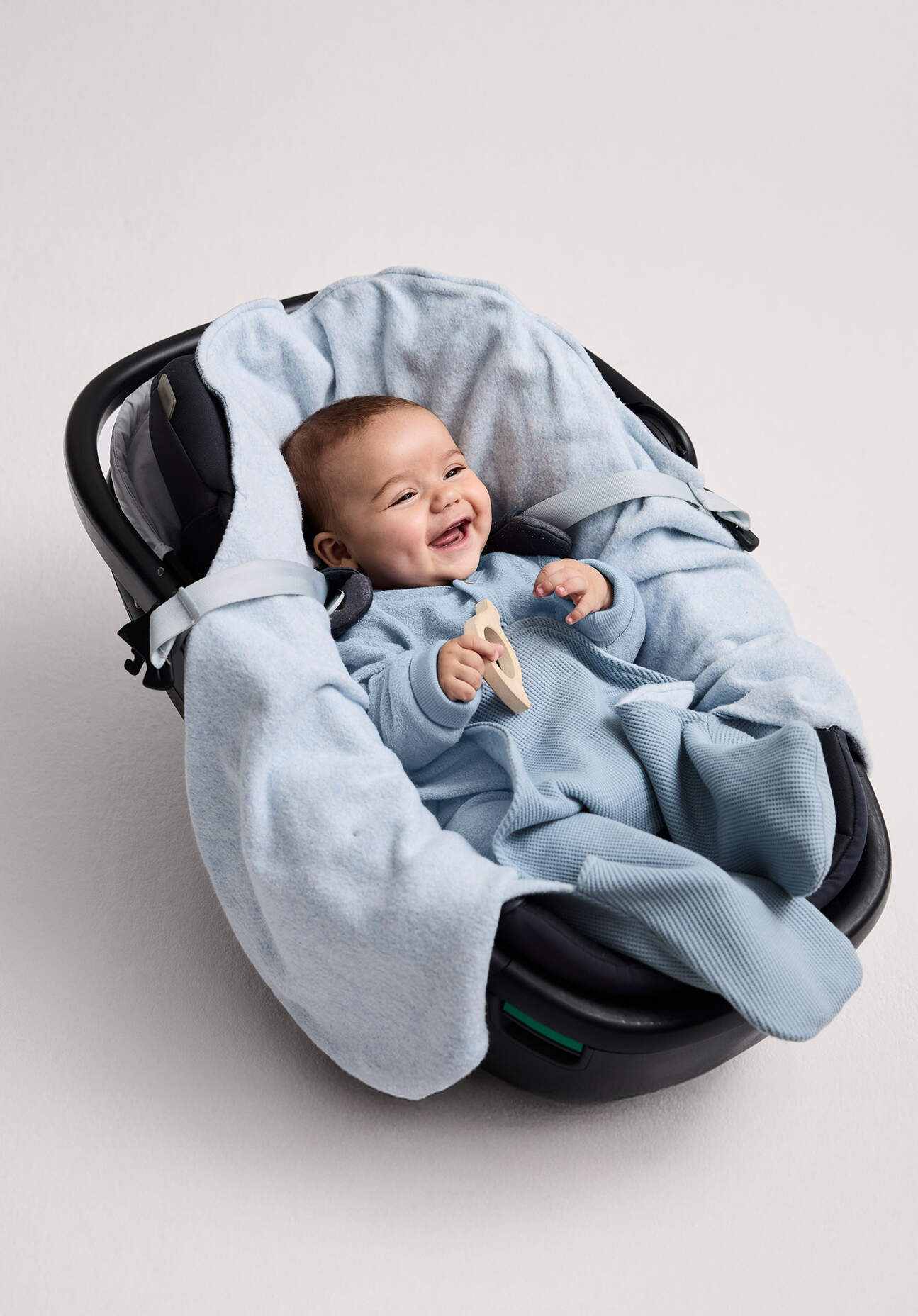 hessnatur Baby Piqué Einschlagdecke aus Bio-Baumwolle - blau Größe 88cm x 100cm