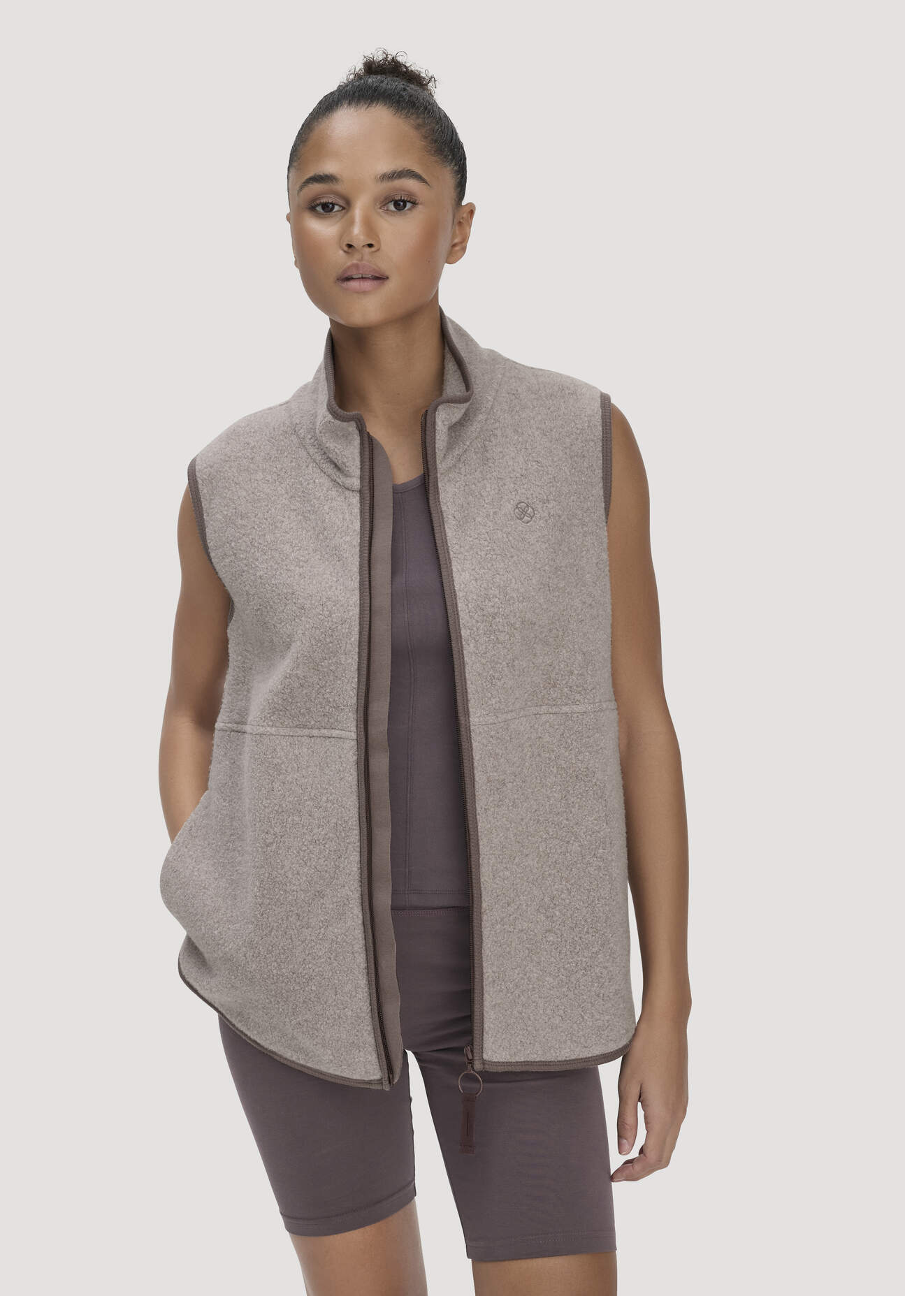 hessnatur Loungewear Fleece Weste Regular ACTIVE LIGHT aus Bio-Baumwolle - beige Größe XS