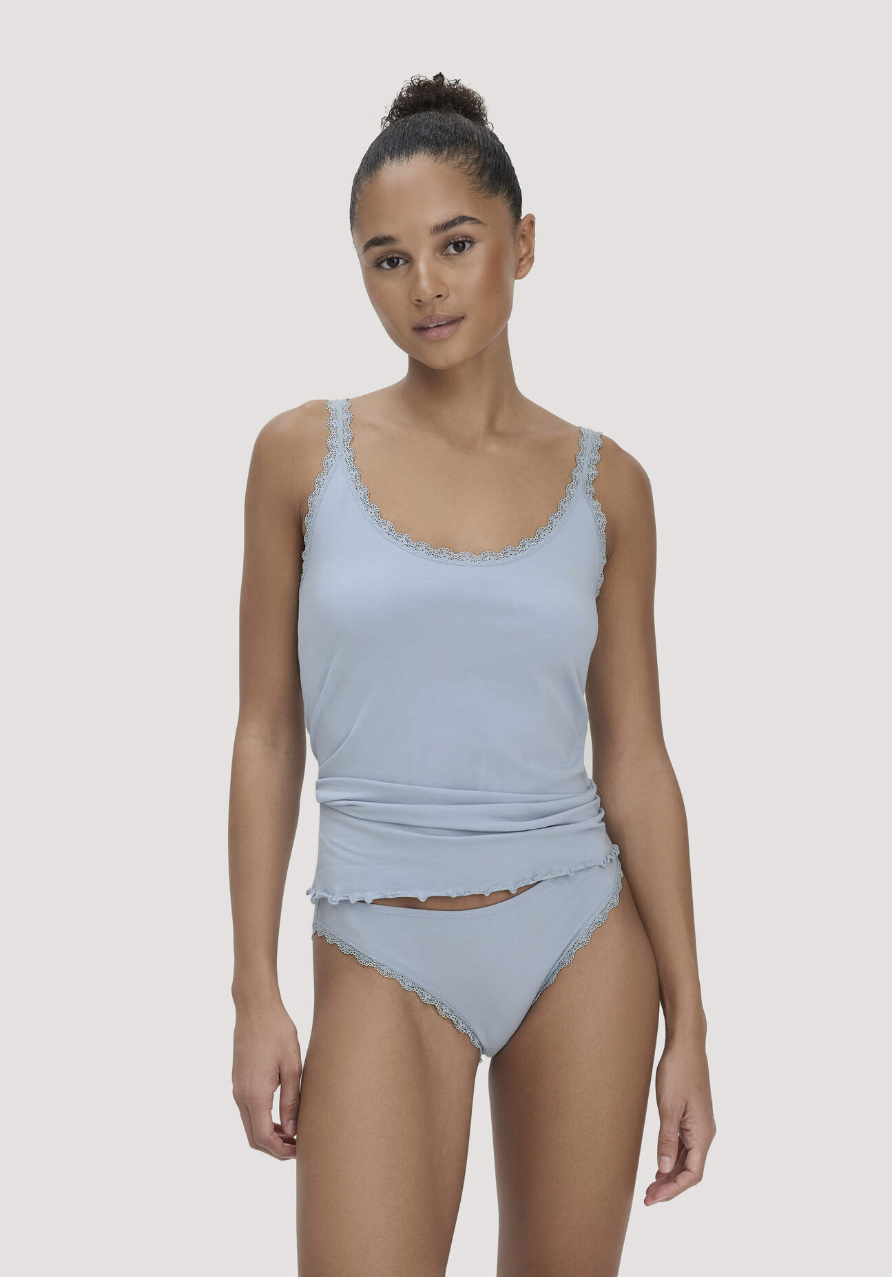 hessnatur Damen Slip Regular Cut COTTON FEEL LACE aus Bio-Baumwolle - blau Größe 44