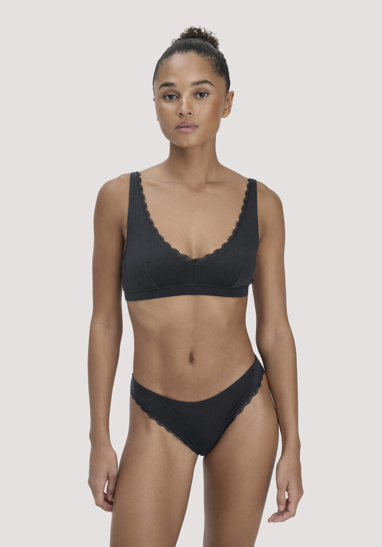 hessnatur Damen Bustier COTTON FEEL LACE aus Bio-Baumwolle - schwarz Größe 38